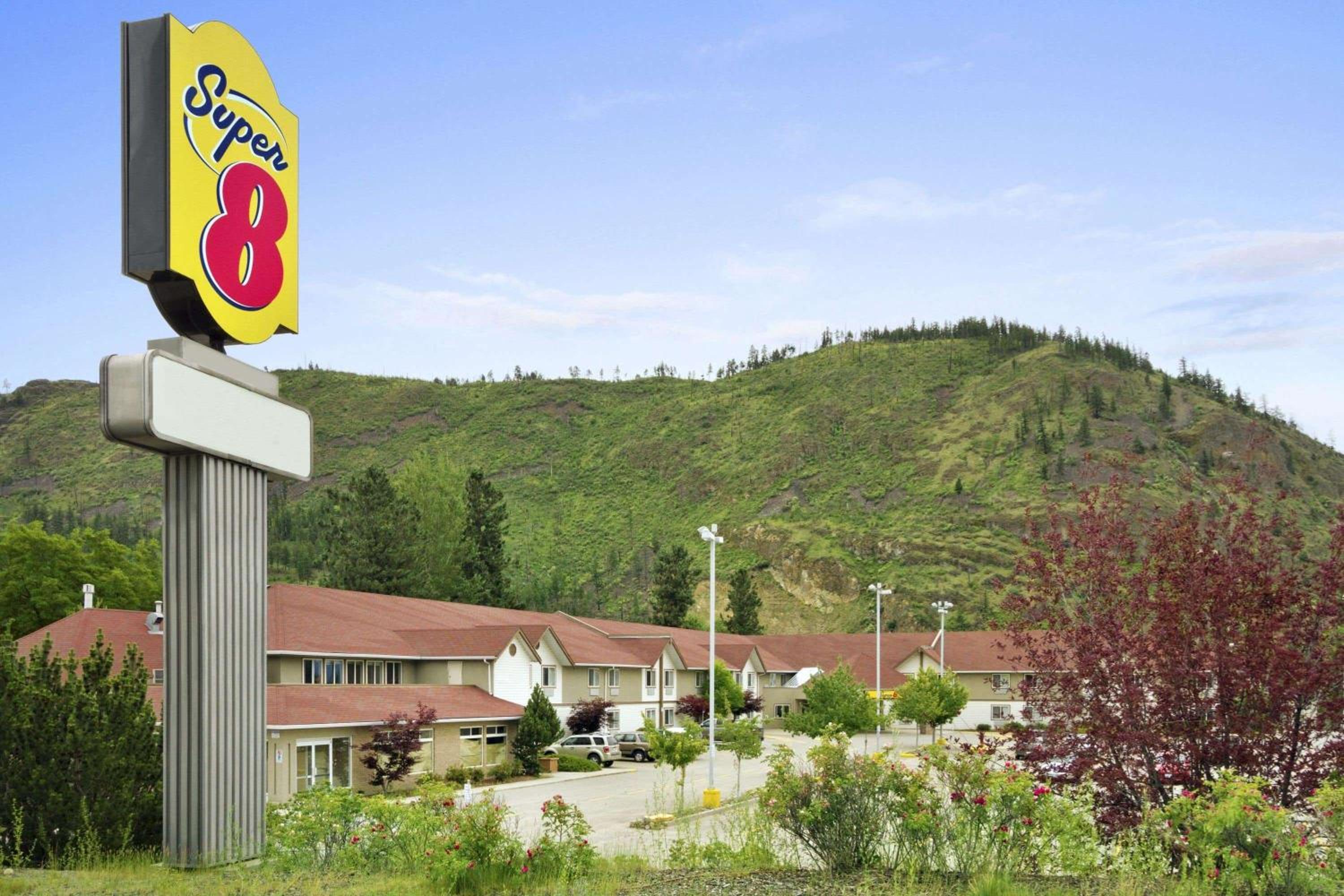 Hotel Super 8 by Wyndham West Kelowna BC