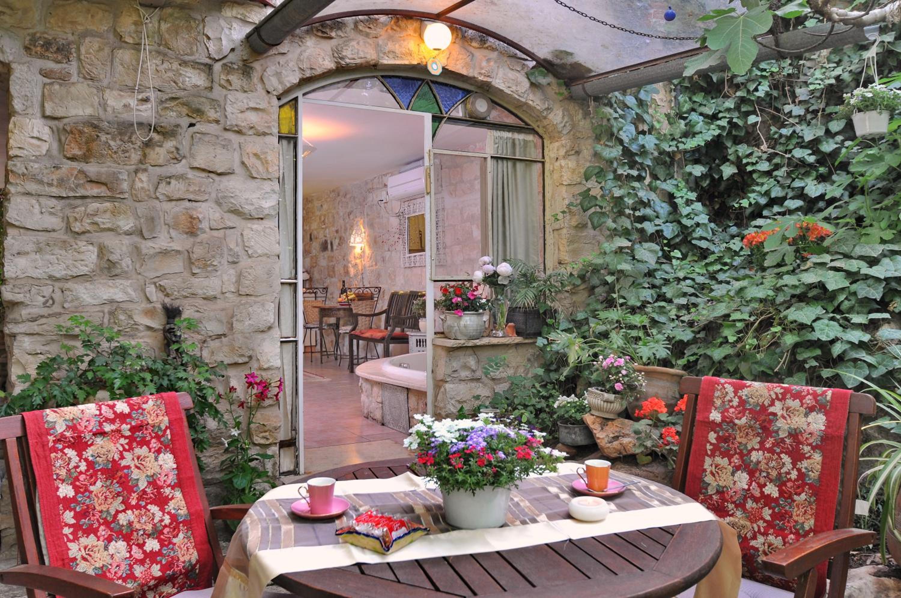 Pina Balev Inn