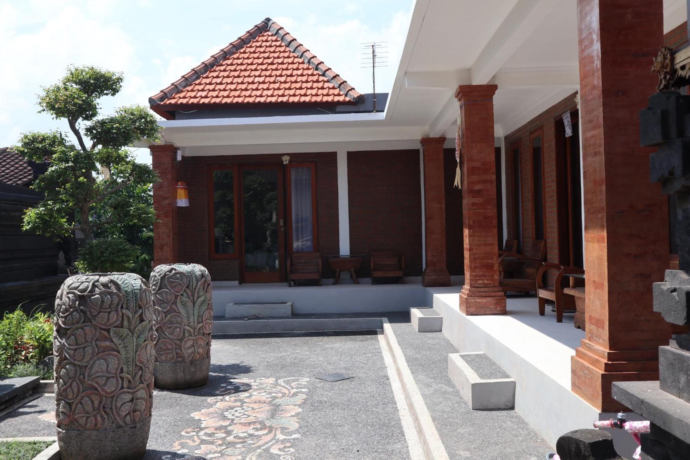 Hotel Gangga Guest House - Image 1