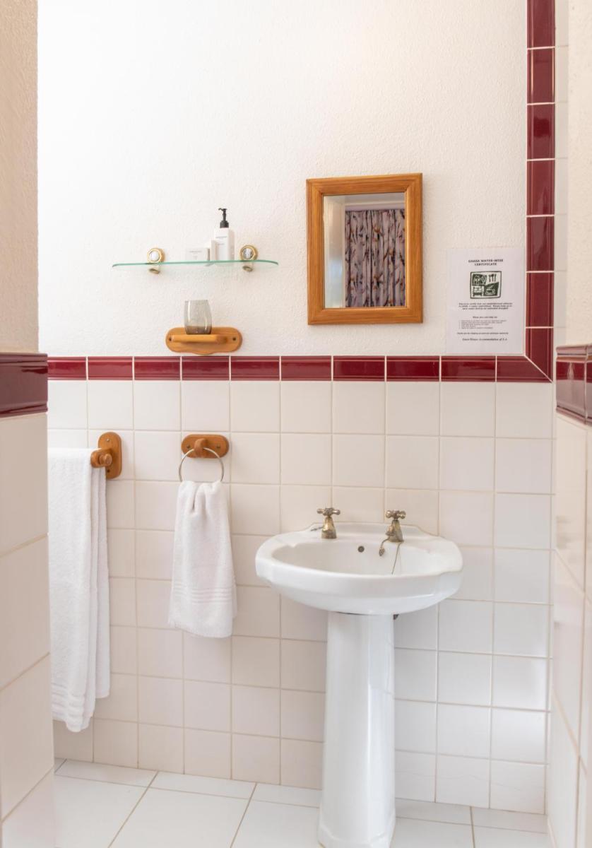 Knightsbury Guest House