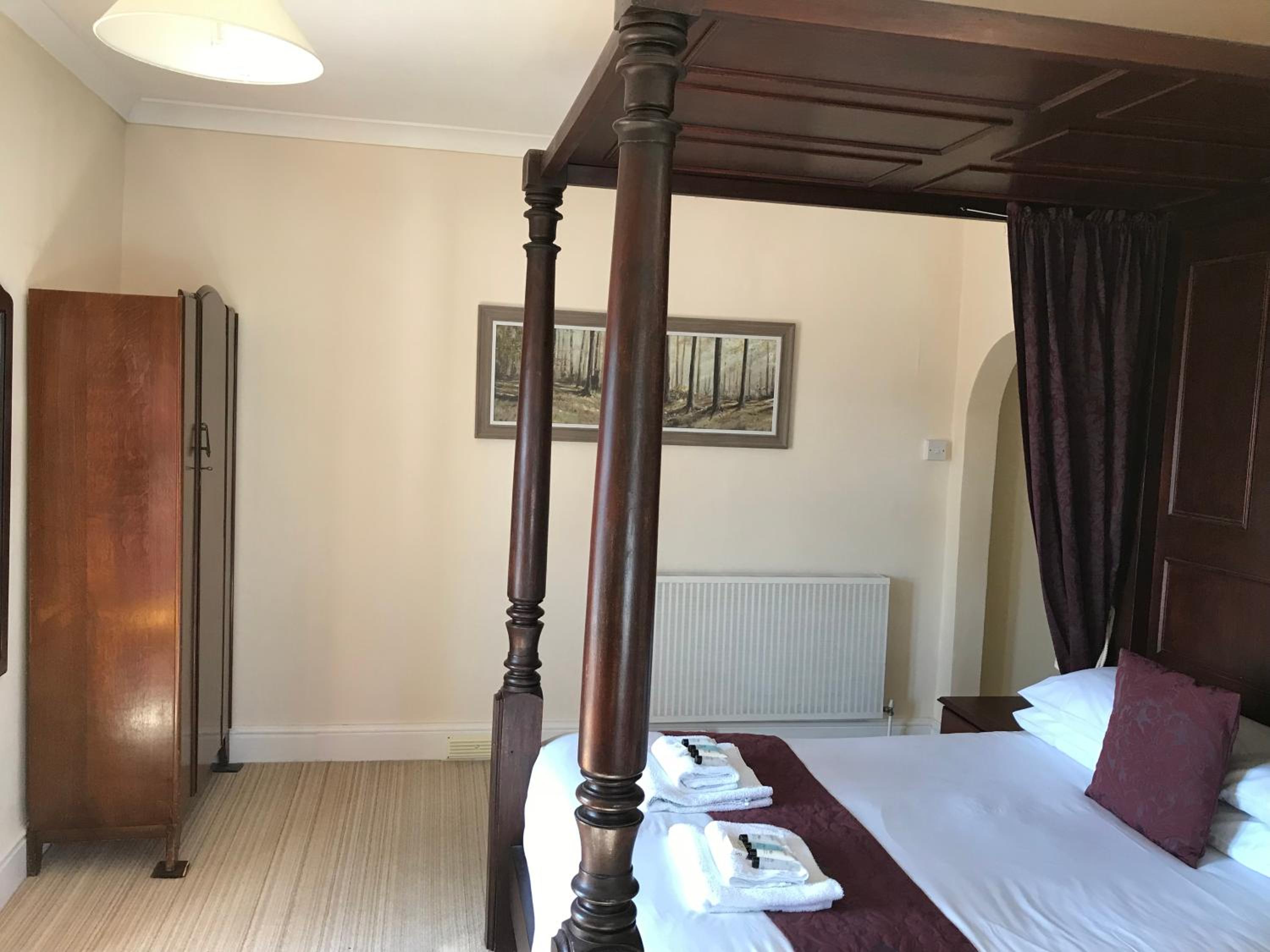 Lynton Vacations - The Crown Hotel - Property Image 2