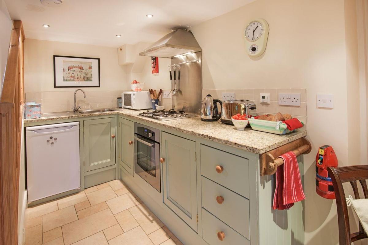 Middle Cottage Southlands Farm view 4