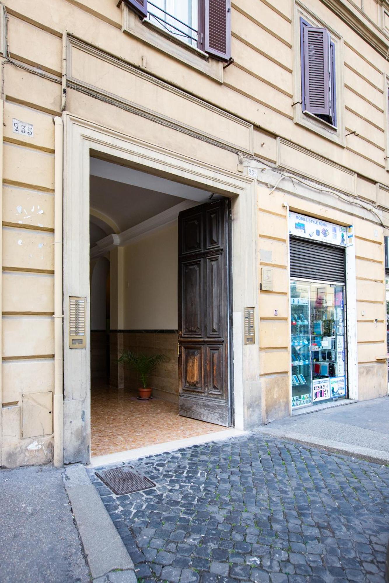 Tasso Street 102