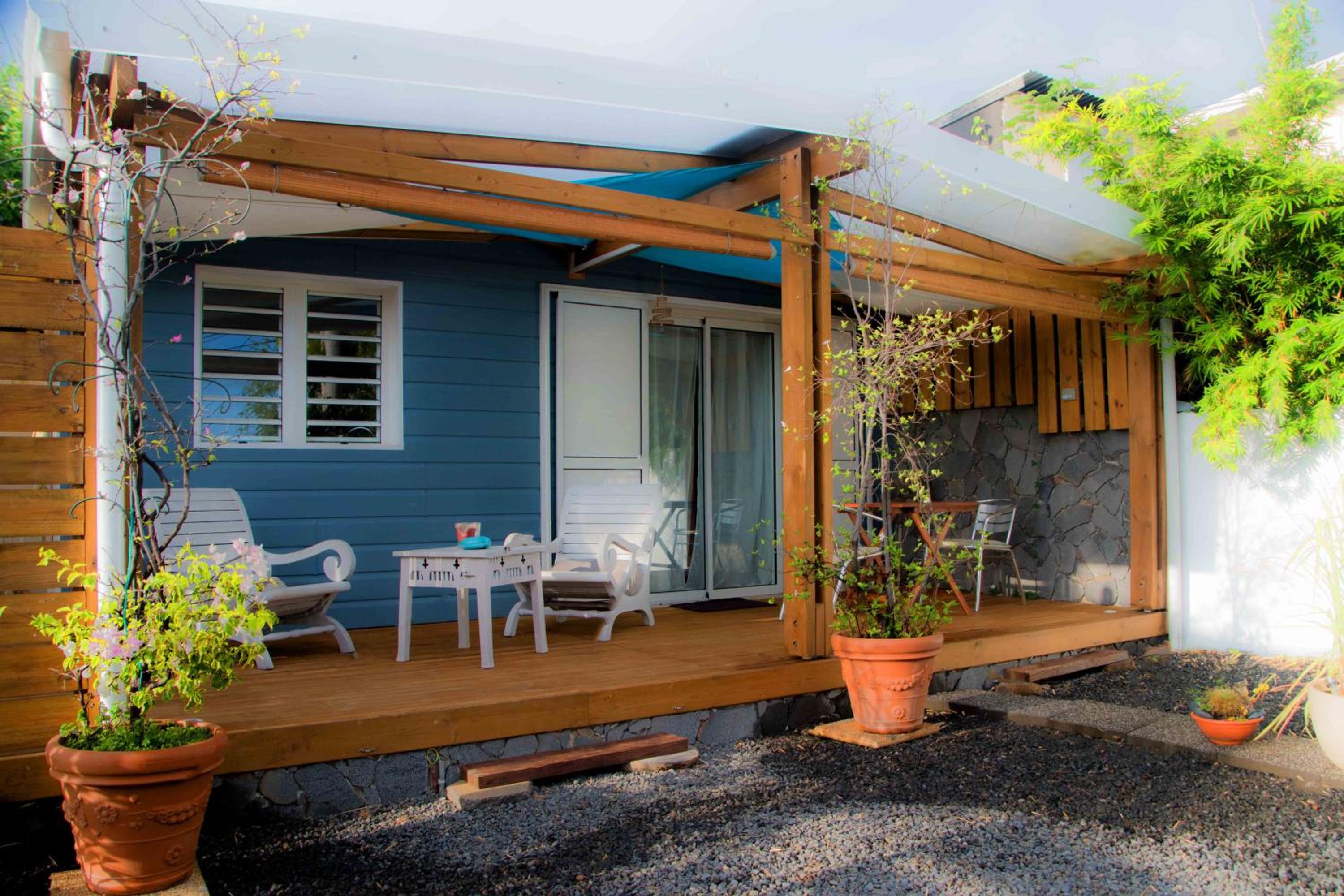 Chez Les Filles - Bungalodge view 3