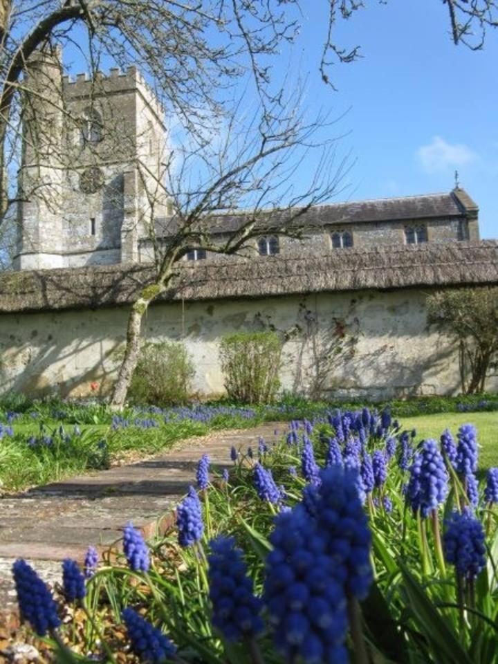Stunning 3 bedroom 3 bath self catering cottage nr Stonehenge, Salisbury, Longleat, Avebury and Bath, Short walk to lovely village pub view 4
