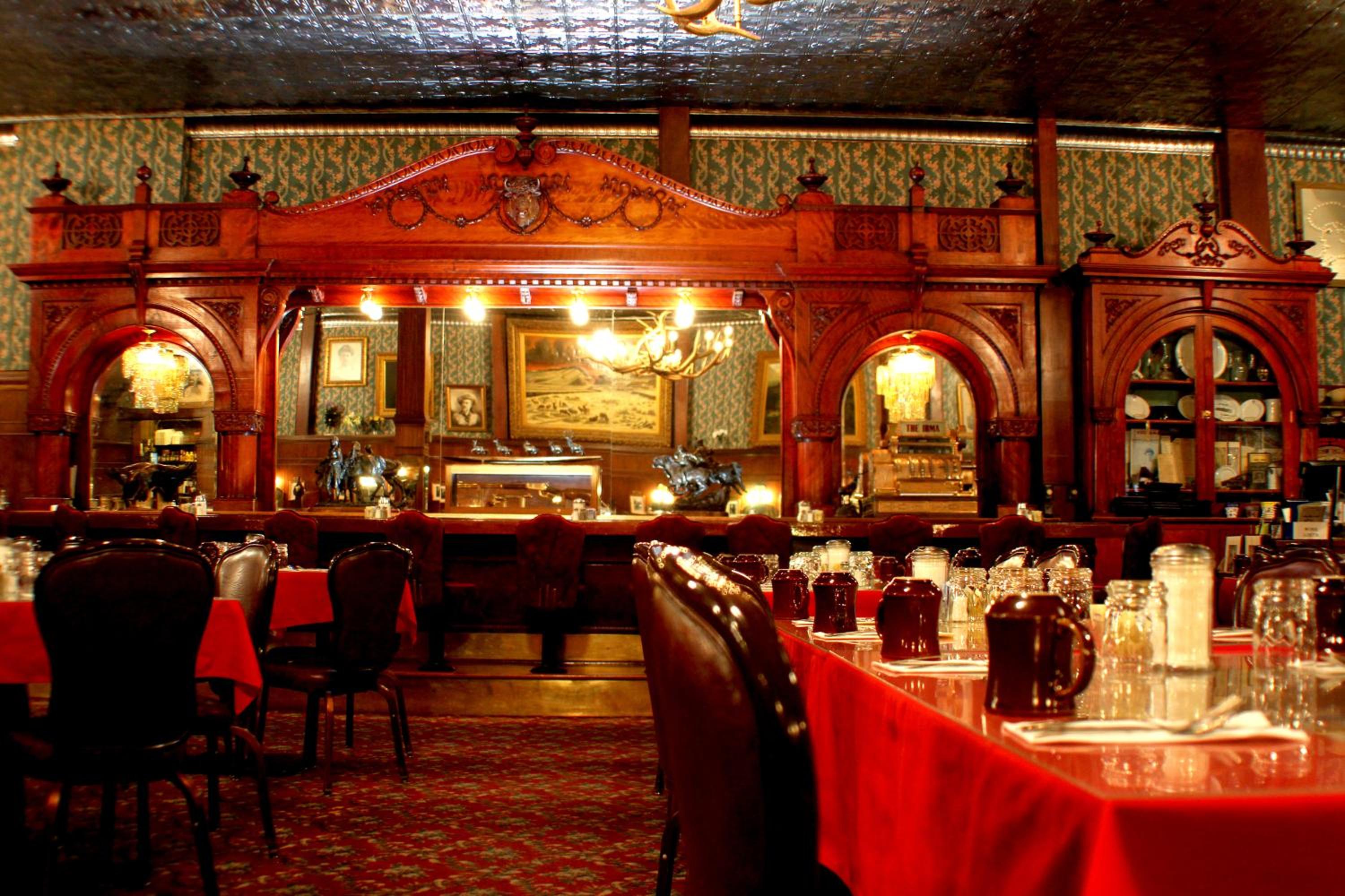 Cody Vacations - Irma Hotel - Property Image 4