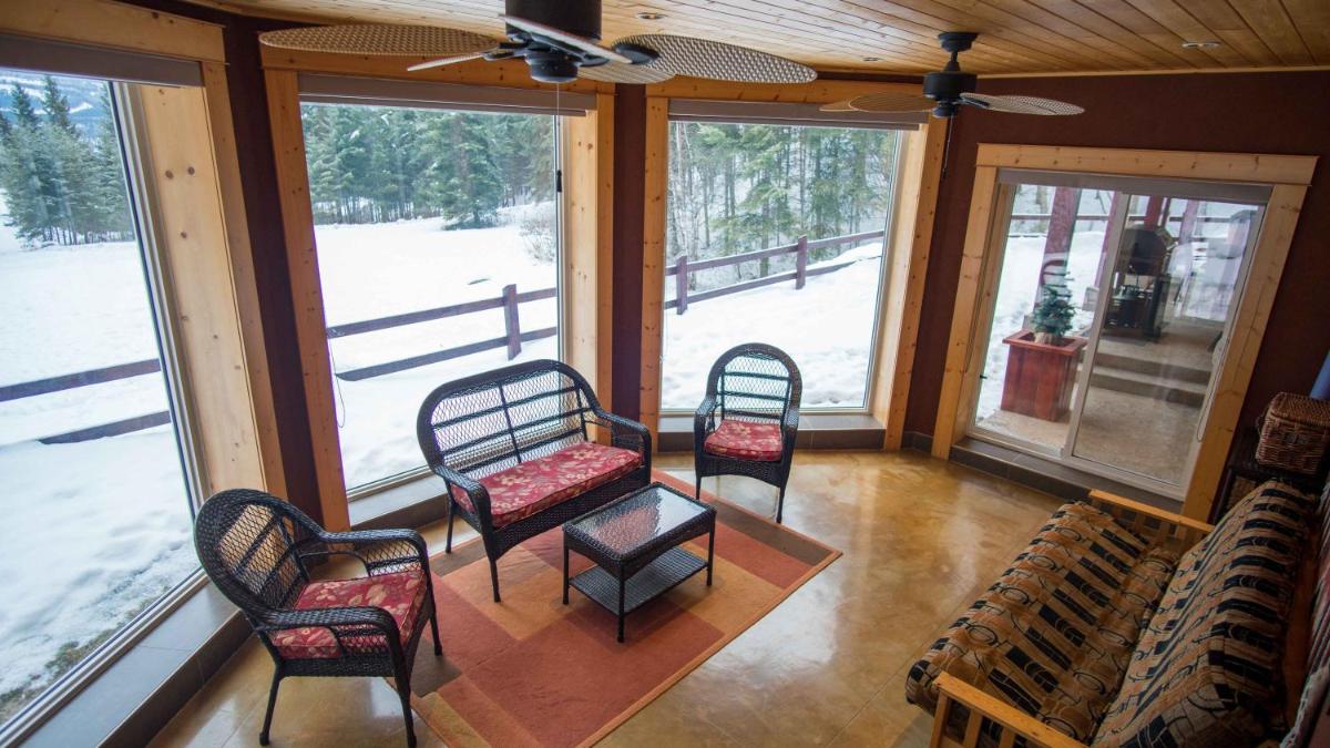 Golden Vacations - Cedar House Restaurant  Chalets - Property Image 85