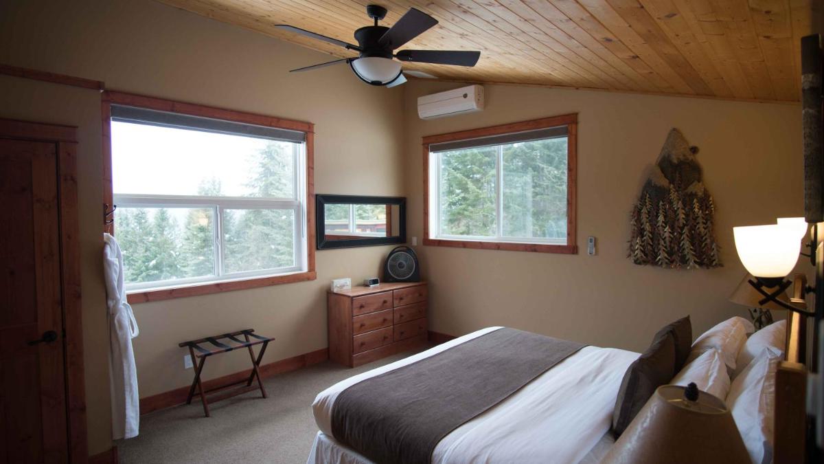 Golden Vacations - Cedar House Restaurant  Chalets - Property Image 46