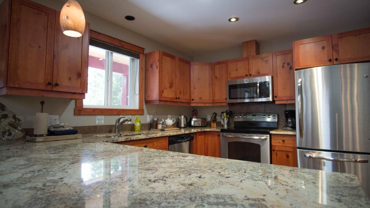 Golden Vacations - Cedar House Restaurant  Chalets - Property Image 43