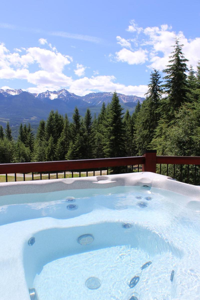 Golden Vacations - Cedar House Restaurant  Chalets - Property Image 5