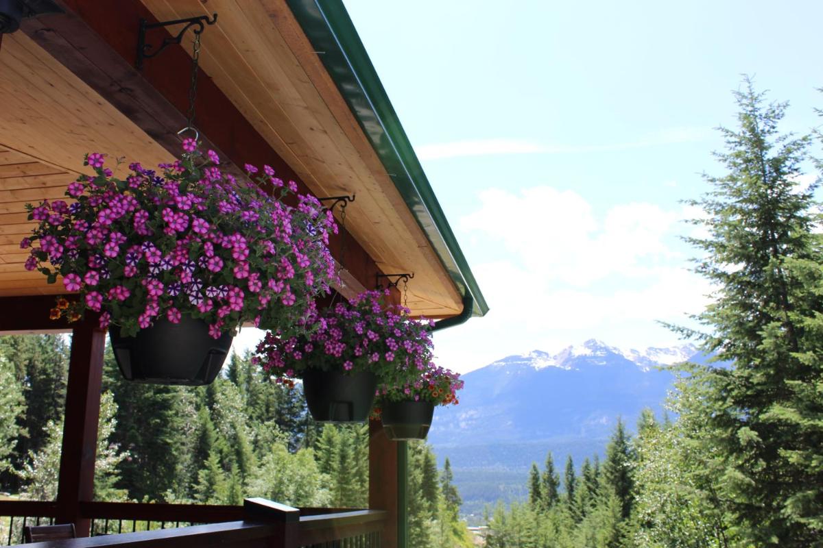 Golden Vacations - Cedar House Restaurant  Chalets - Property Image 3