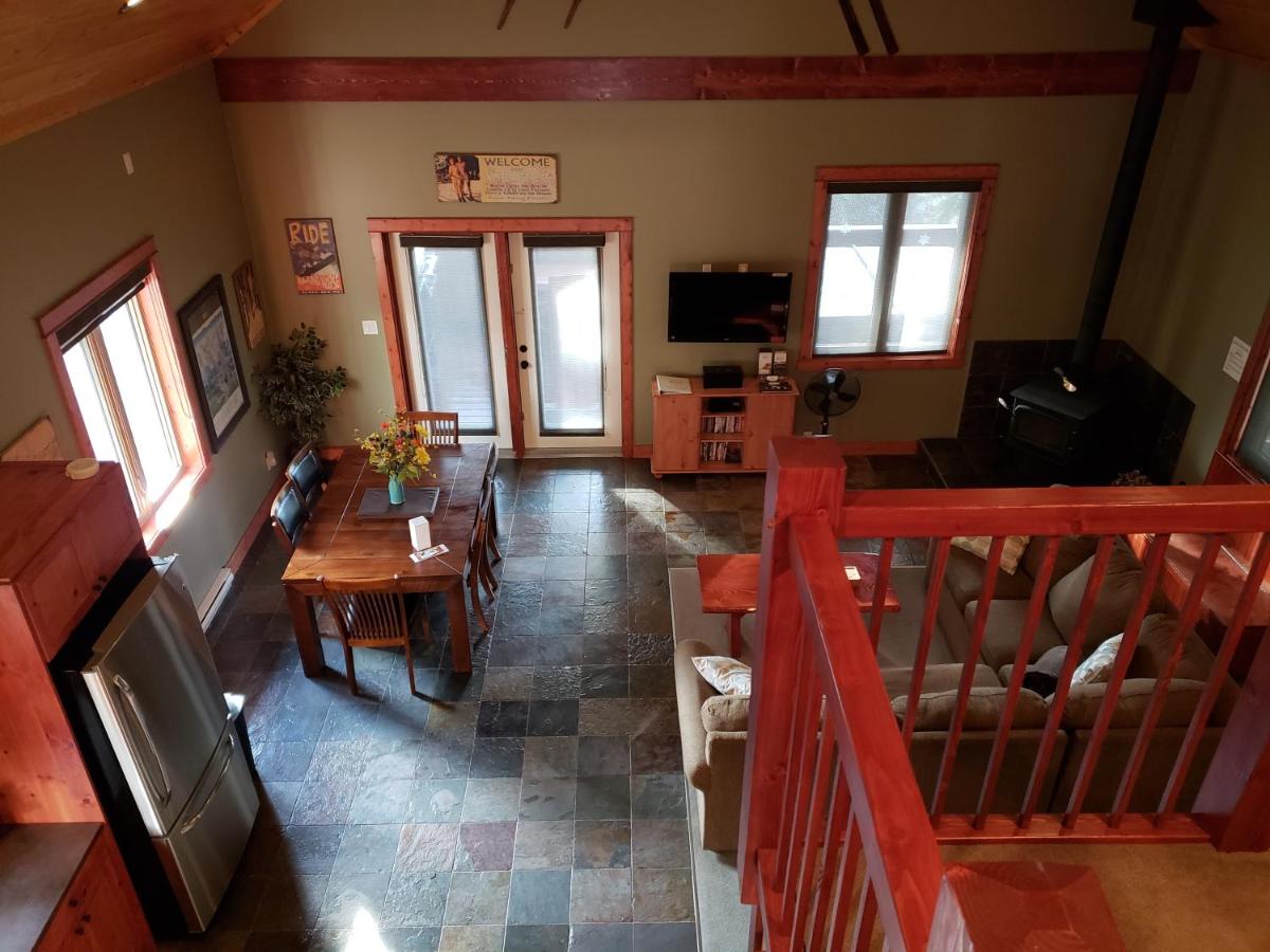 Golden Vacations - Cedar House Restaurant  Chalets - Property Image 11