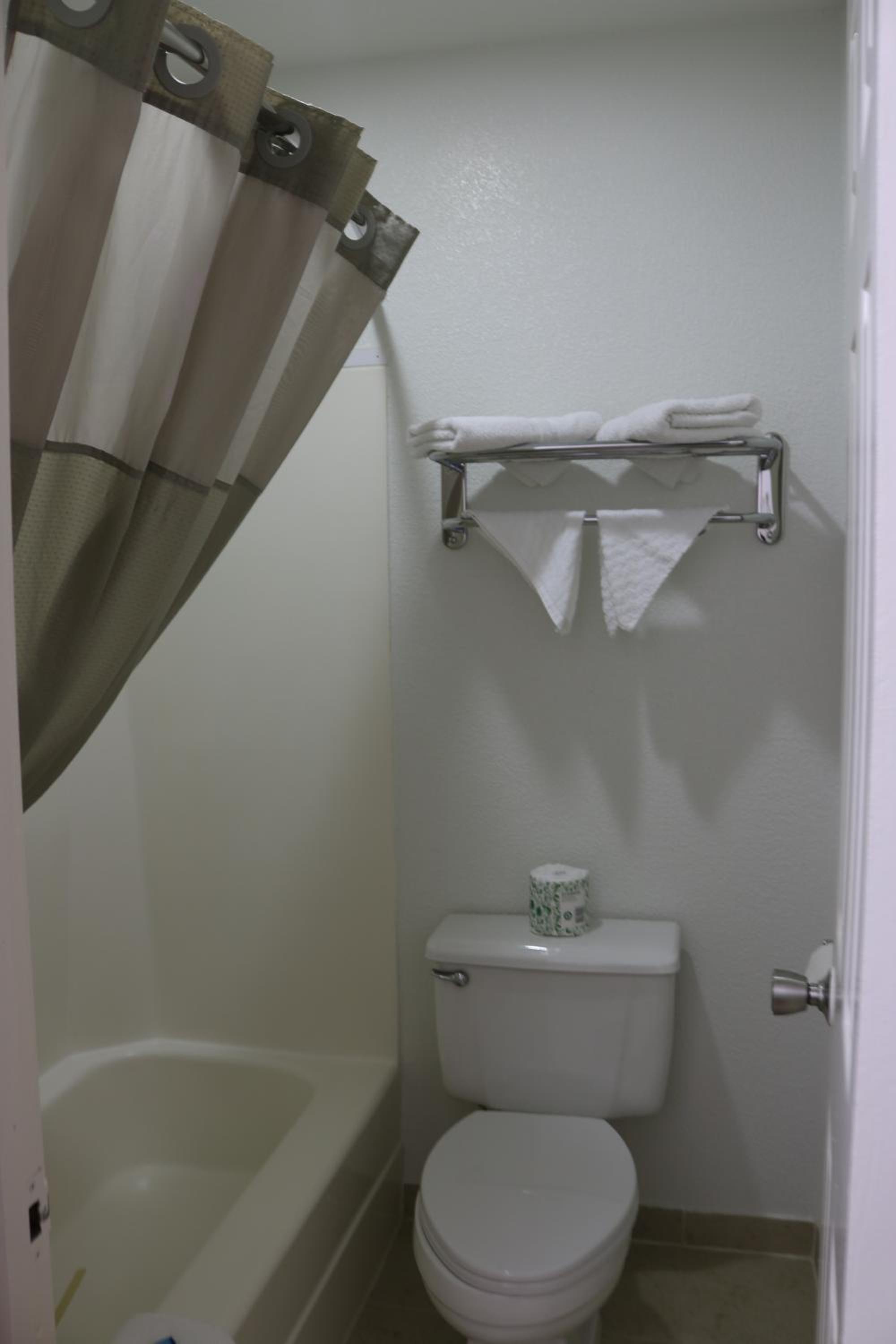 Heritage Inn & Suites
