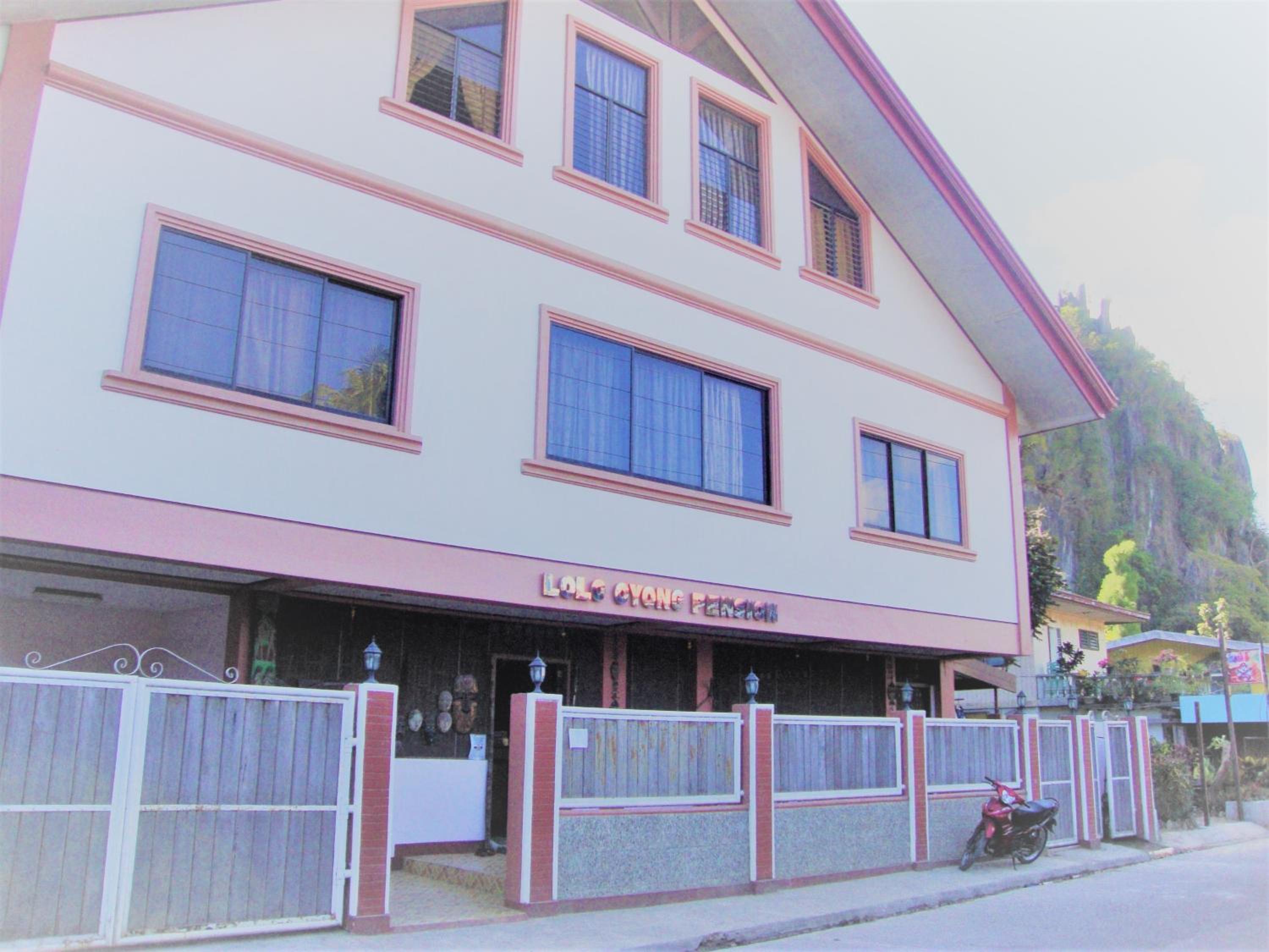 Lolo Oyong Pension House