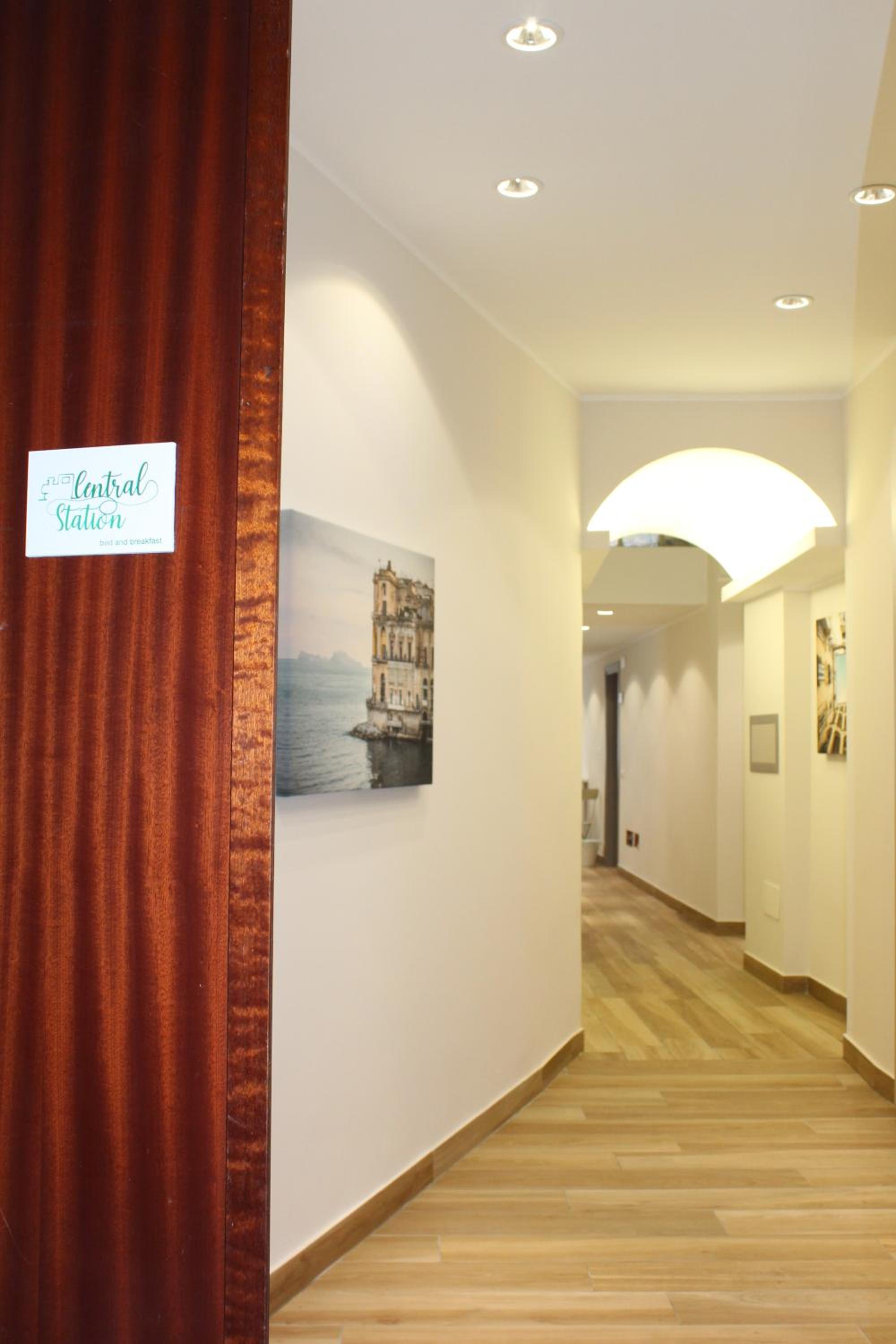 Hotel Central Station Garibaldi - Image 1