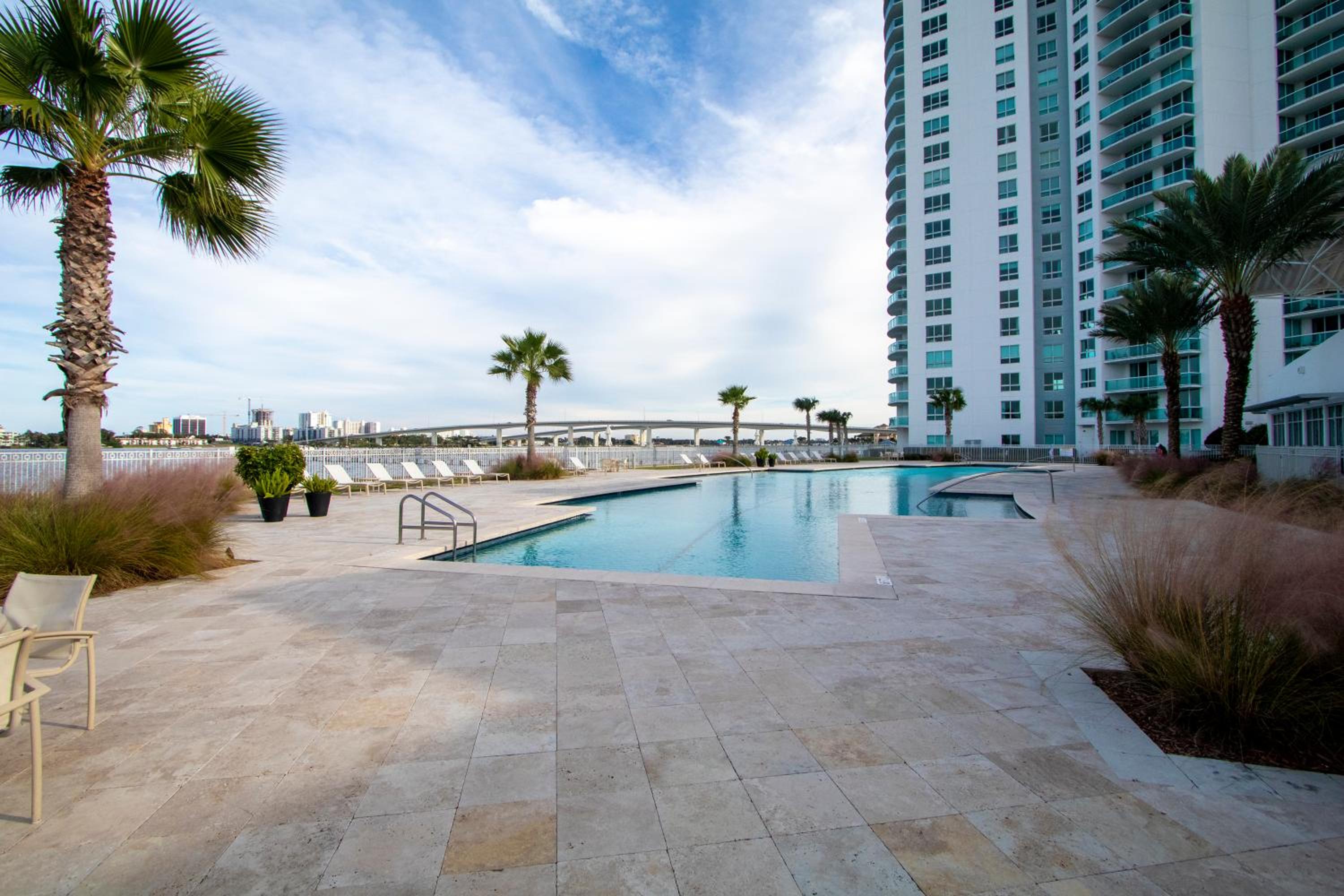 Riverfront Luxury Stunning Views & Top Amenities view 5