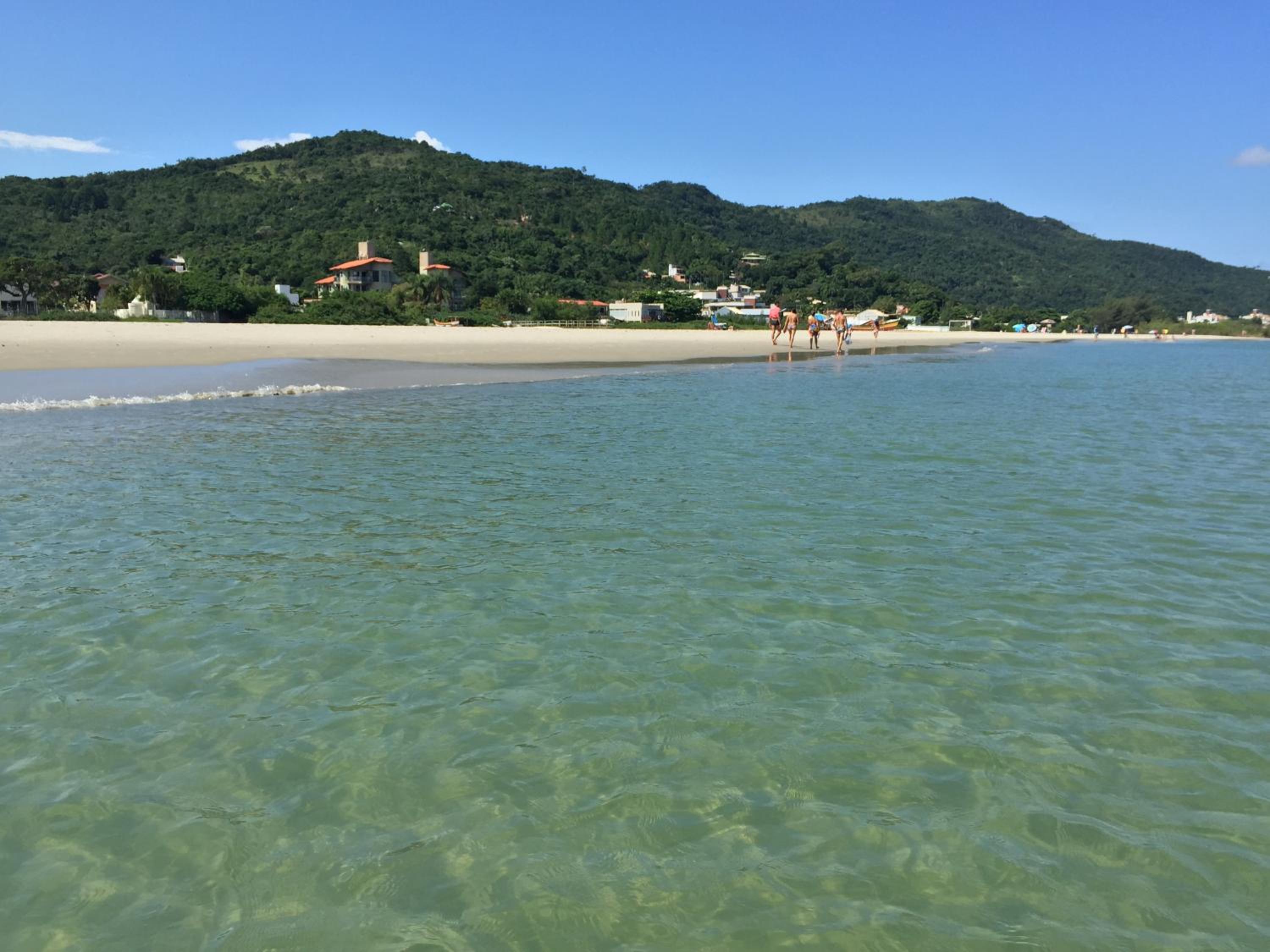 Apto 2 Quartos com Ar a 200m da Praia