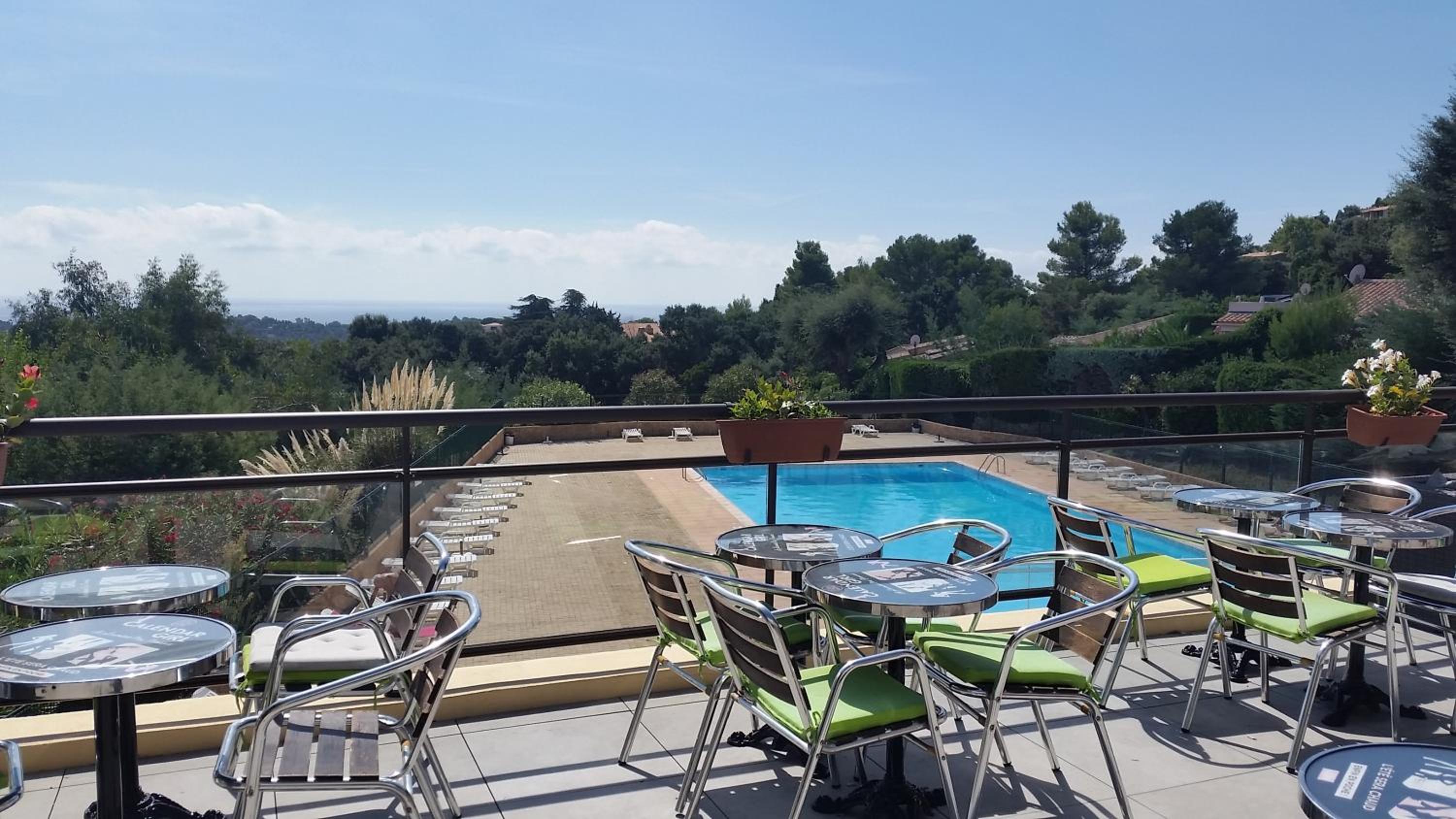 Le Petit Vue Mer view 4