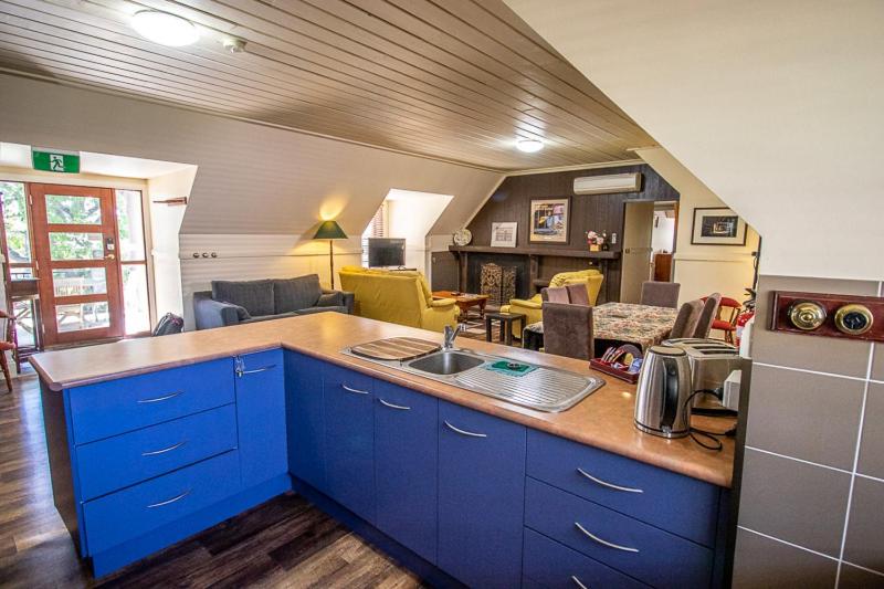 Gold Mine Guest House and Cafe