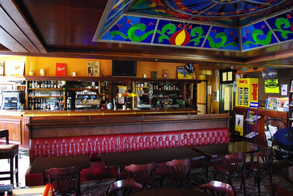 bar