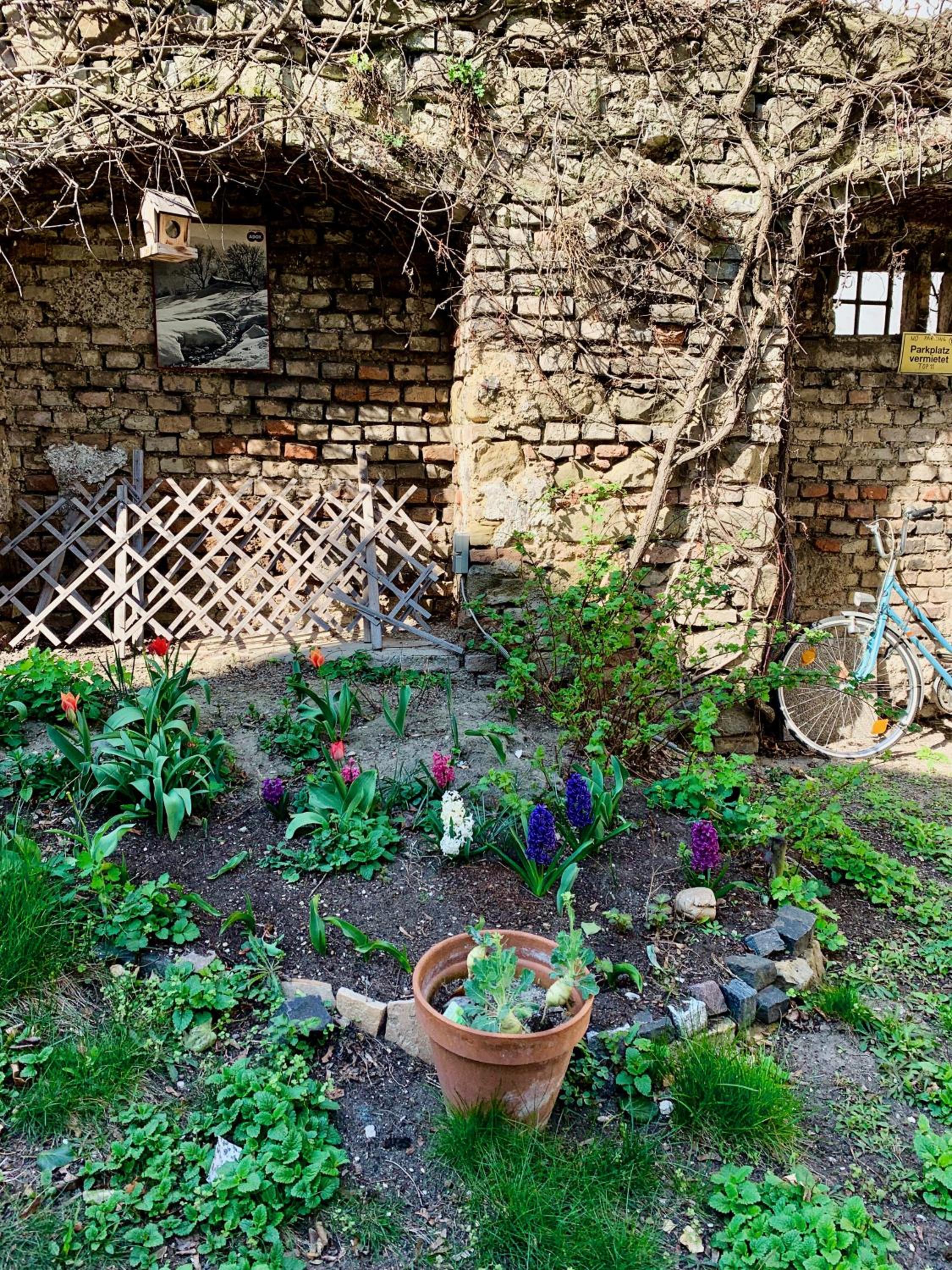 House With Courtyard & Parking Close To Stadtpark