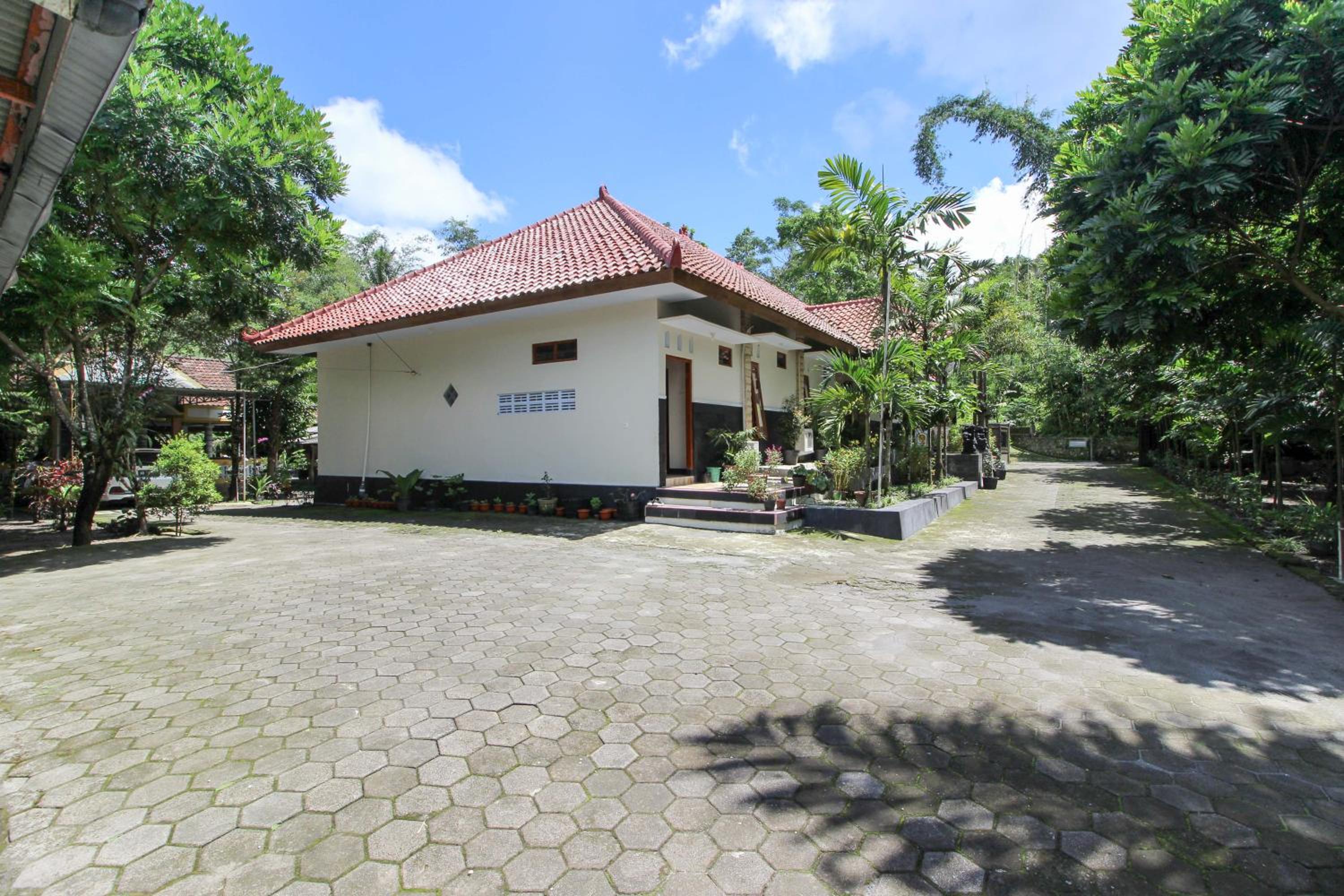 RedDoorz near Museum Gunung Merapi view 3