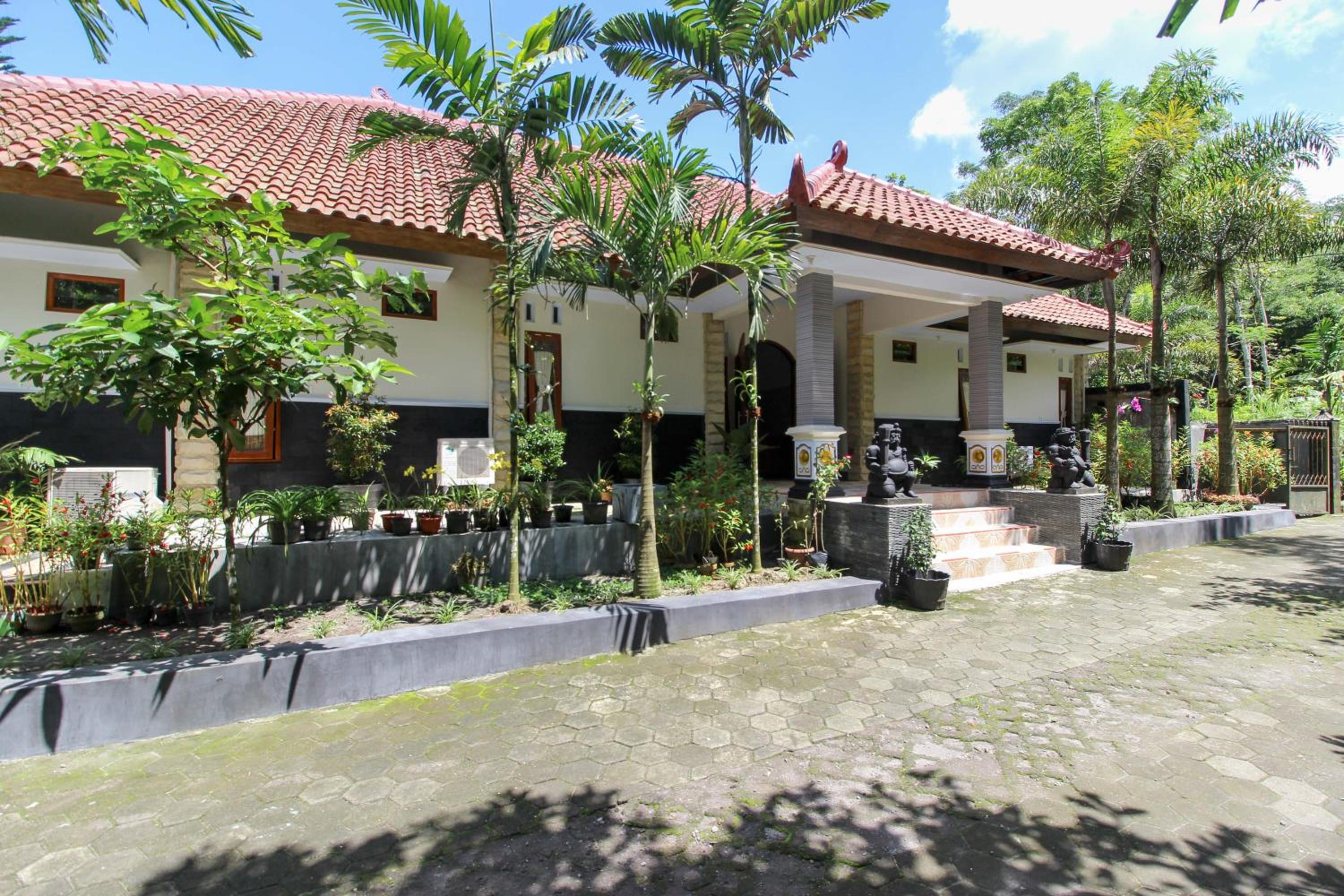 RedDoorz near Museum Gunung Merapi view 2