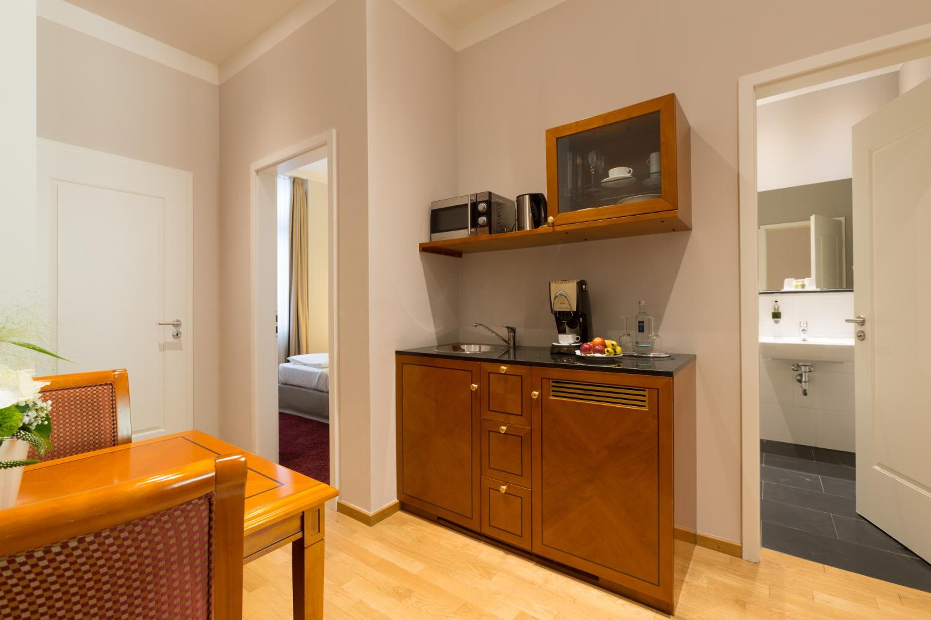 LIKESTAY Premium Baden-Baden - ehemals Batschari Palais — photo 37