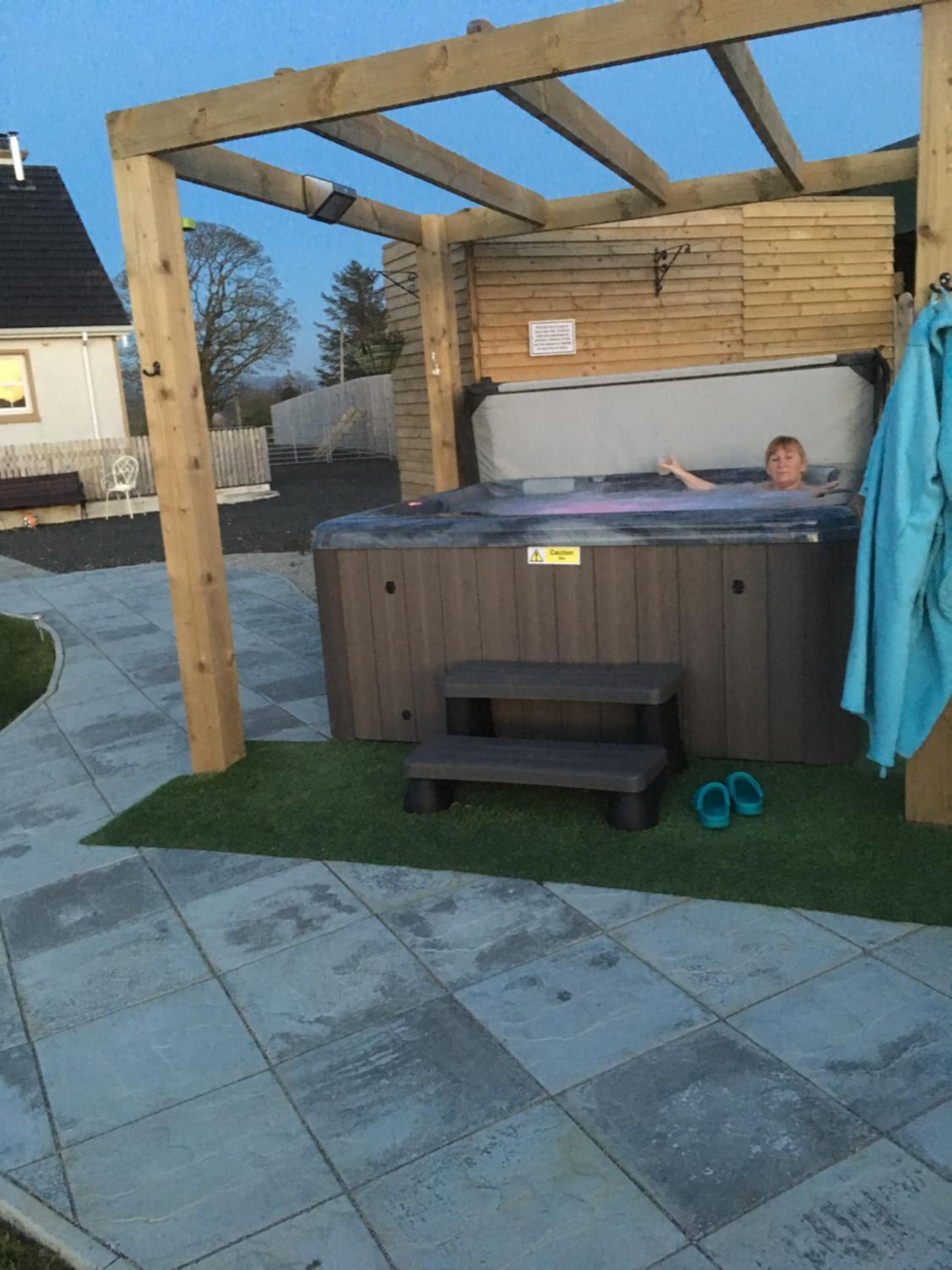 Roe Valley Cottage - LA Spa Hot Tub view 5