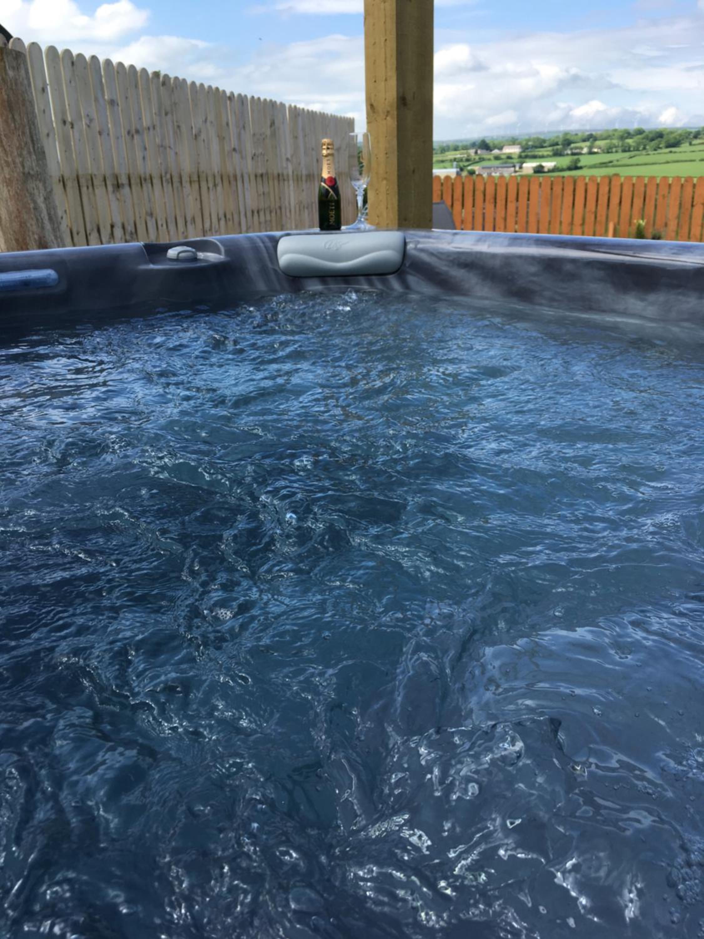 Roe Valley Cottage - LA Spa Hot Tub view 3