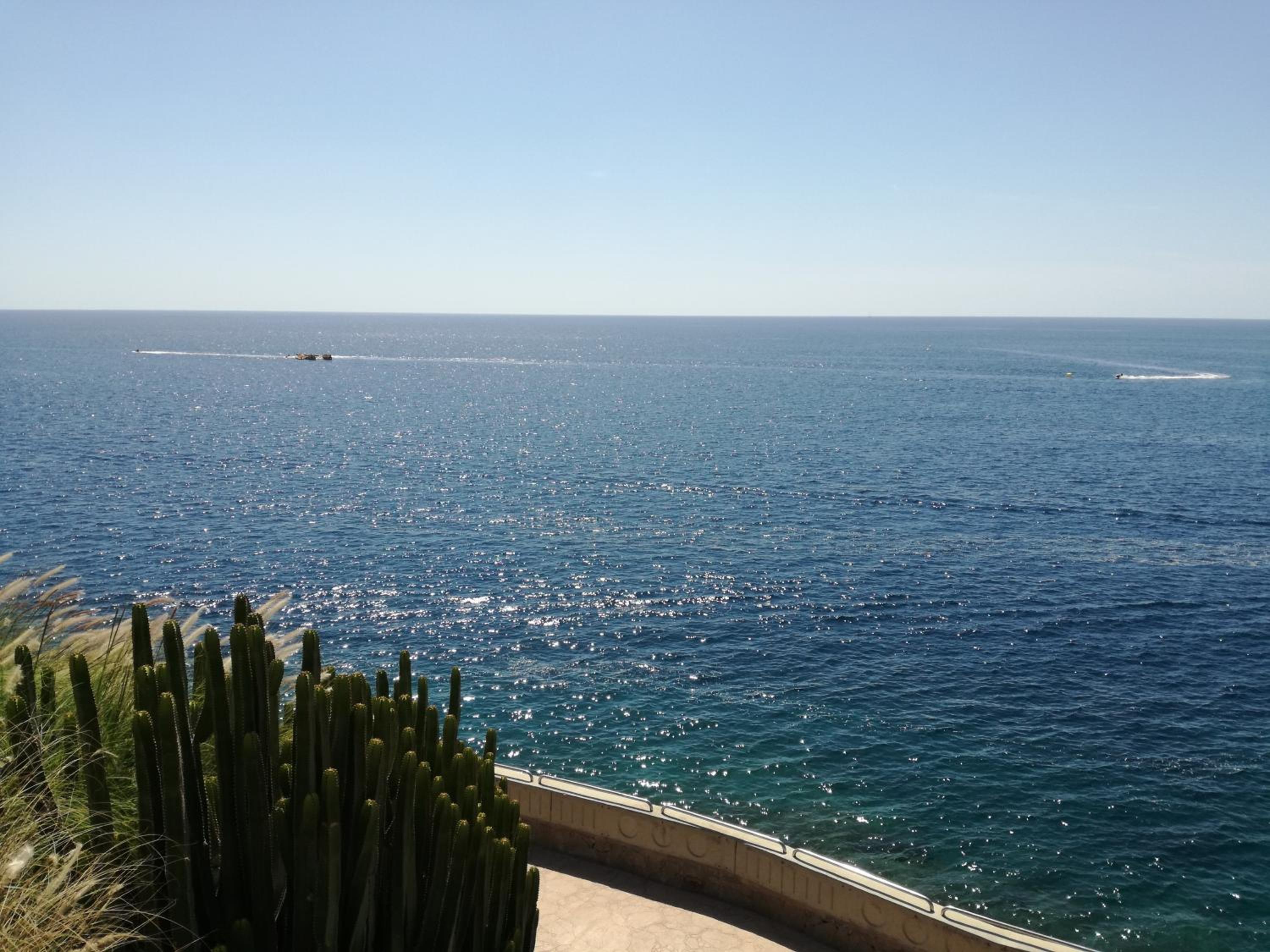 Luxury 2 bedroom APT 2 min from beach view 4