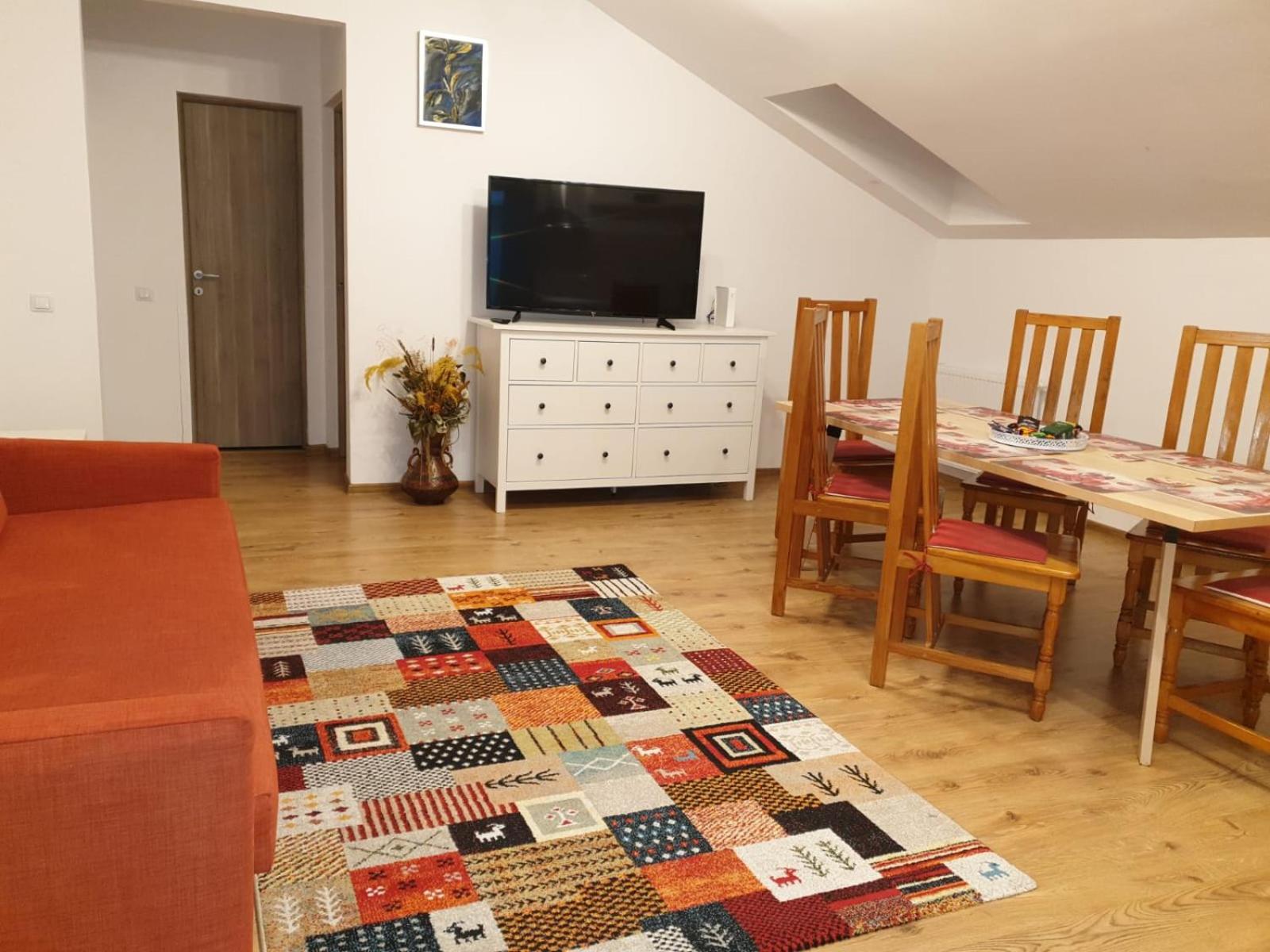 Lenz Apartment Predeal view 2