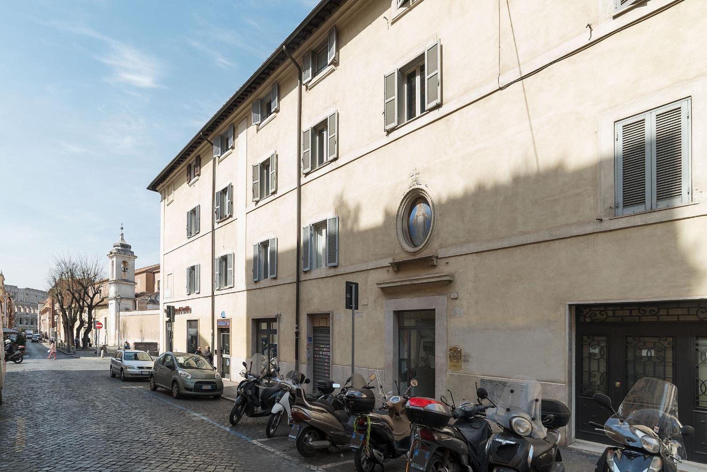 GuestHost - Colosseo & San Clemente Cozy Flat