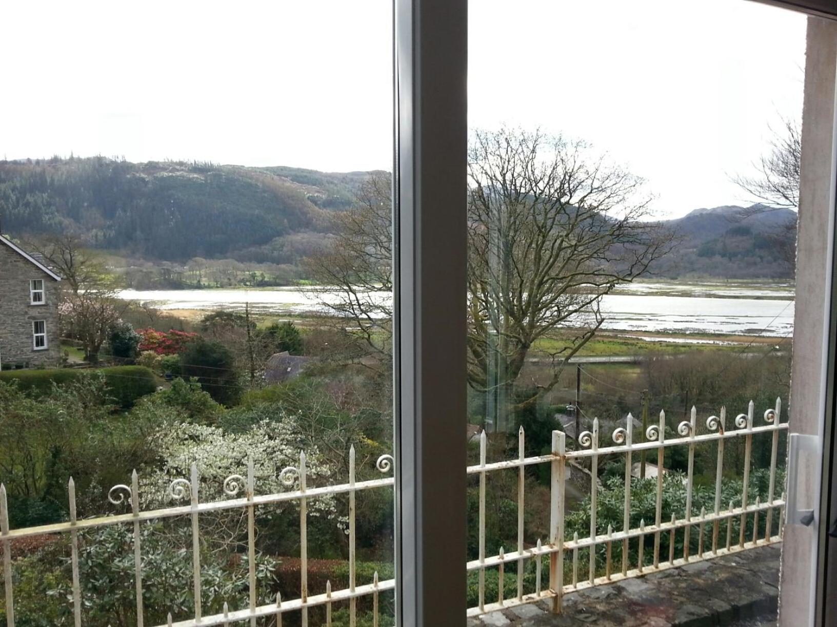 Snowdonia Mawddach escape view 2