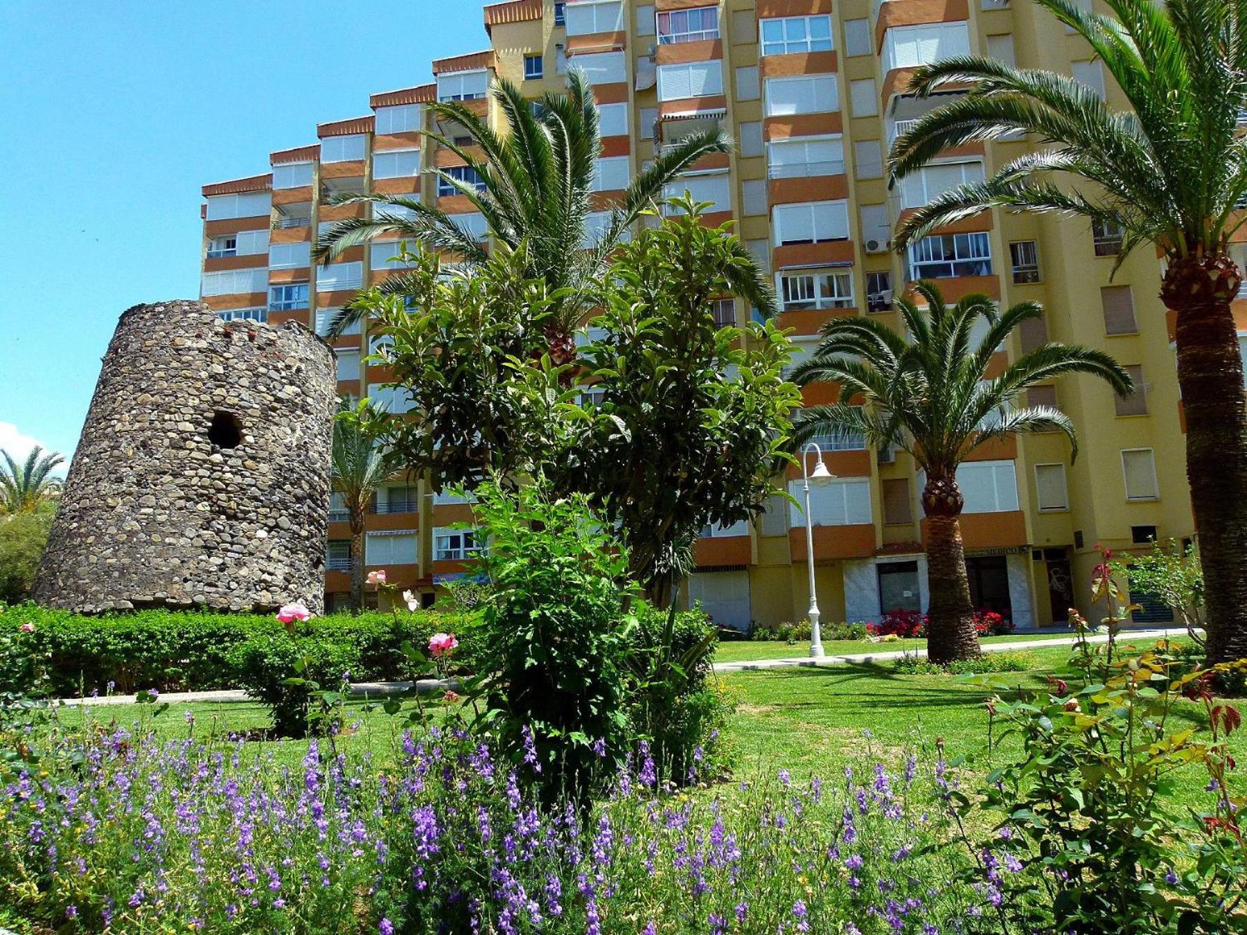 Apartamentos Intercentro Algarrobo-Costa APARTAMENTOS TURÍSTICOS -INMOBILIARIA