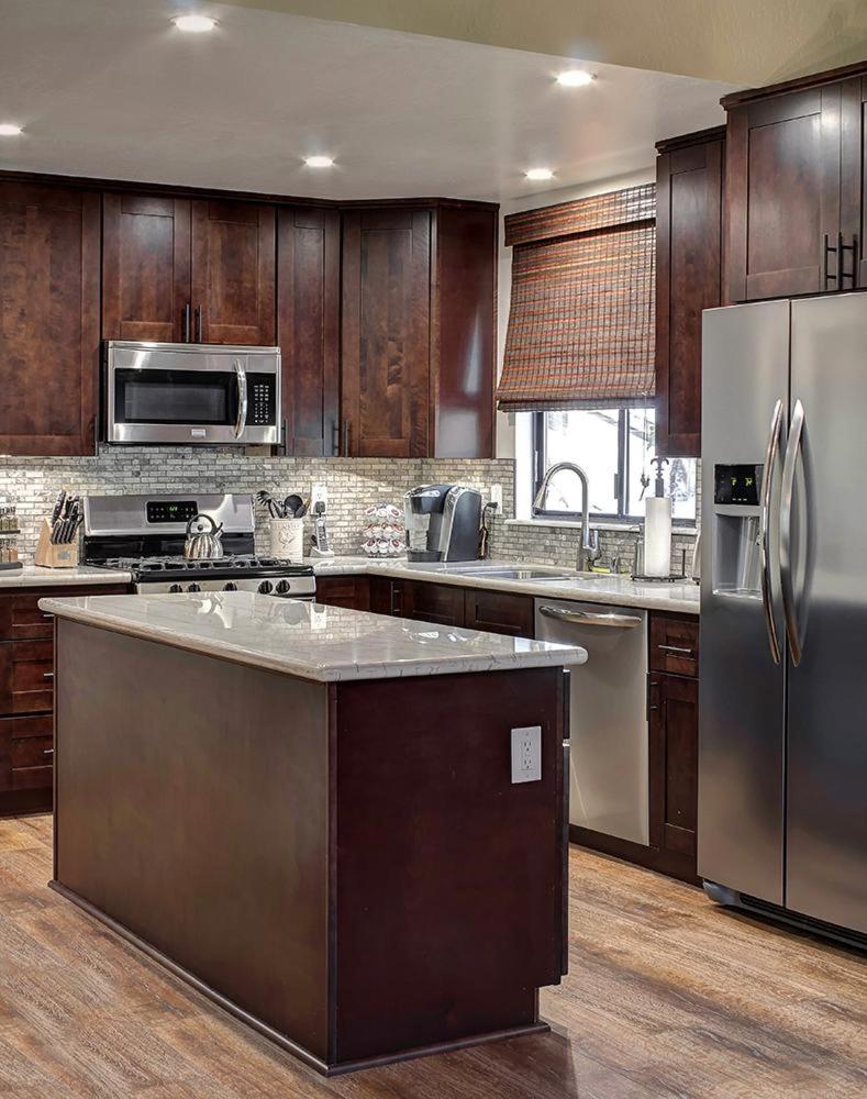 Treetop Cabin, Modern Luxe, 1700 sqft, Deck, View, Dogs, In Village, AC view 3