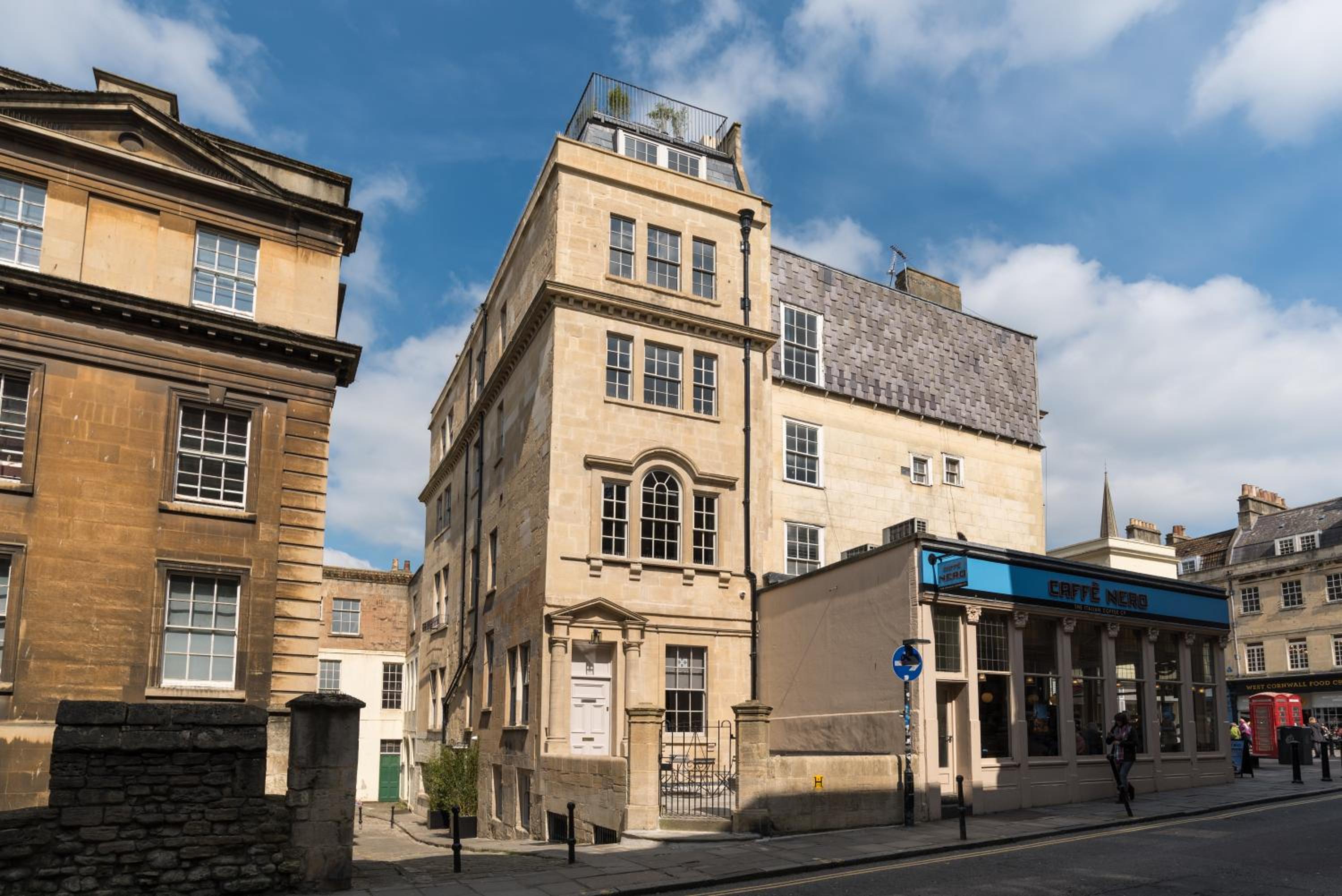 Hotel Hiding Space - Trim Street Apartments - Image 1