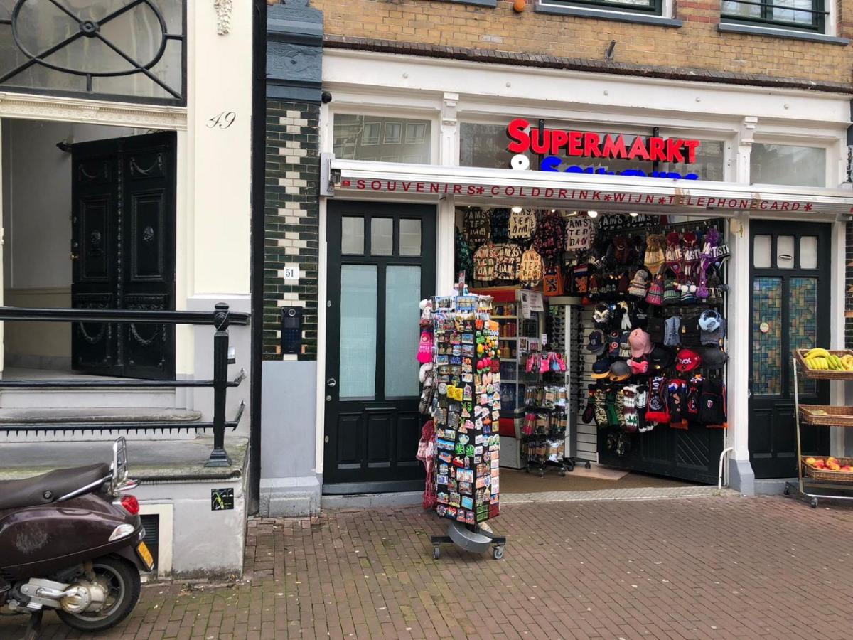 A'DAM CENTRE CHIC
