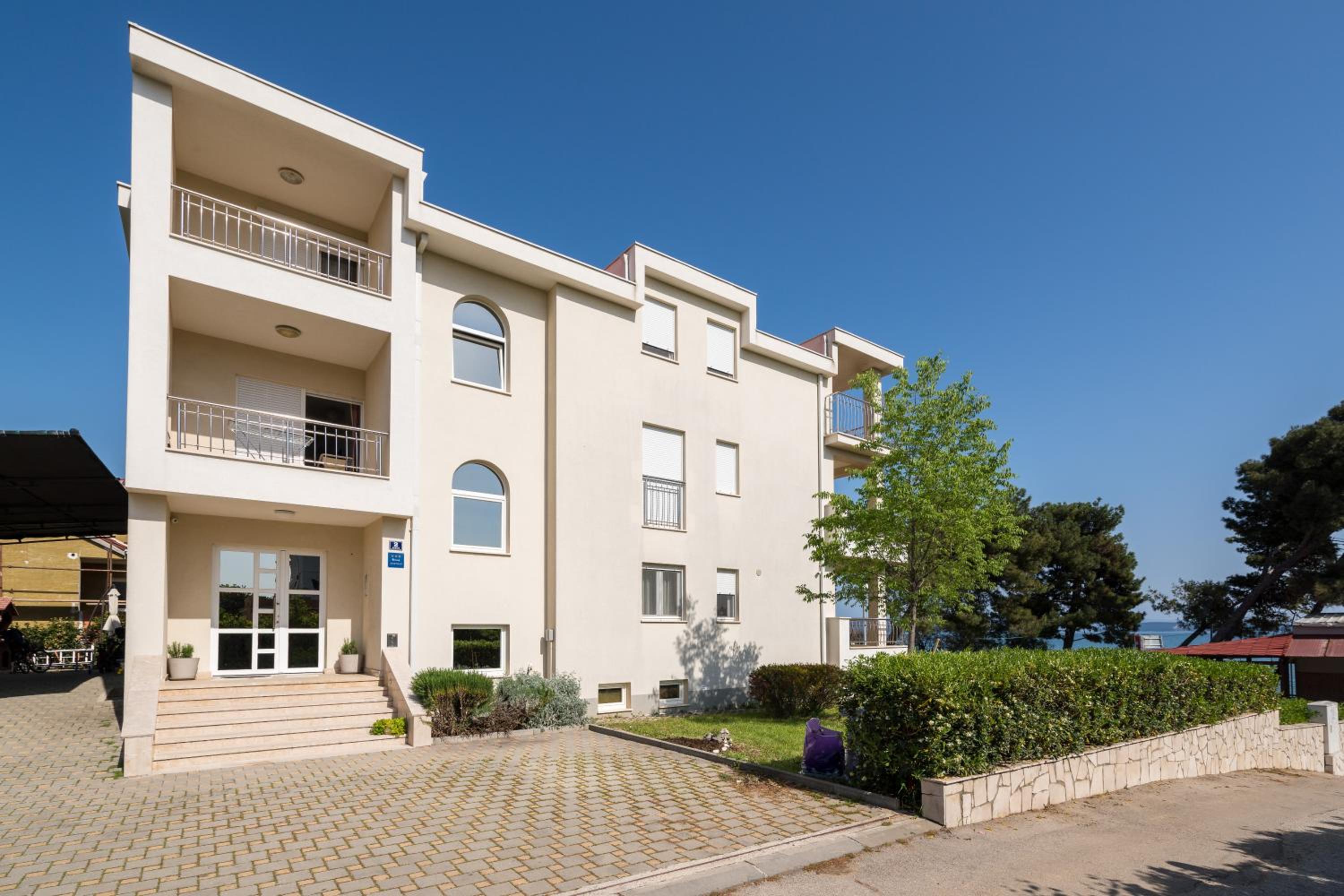 Beachfront Apartments Gabine