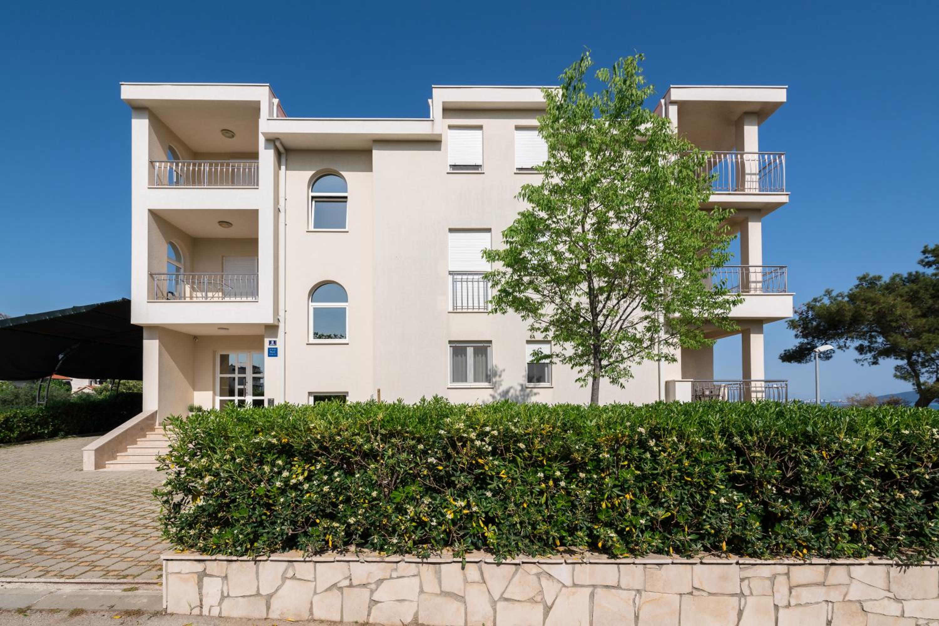 Beachfront Apartments Gabine