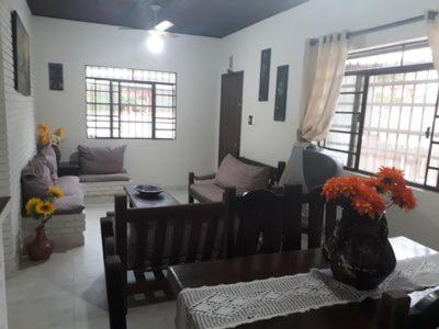 CASA ESPAÇOSA 4 DORMITÓRIOS A 150M DA PRAIA DA MARANDUBA / UBATUBA