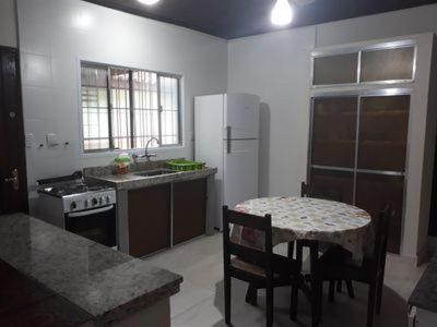 CASA ESPAÇOSA 4 DORMITÓRIOS A 150M DA PRAIA DA MARANDUBA / UBATUBA