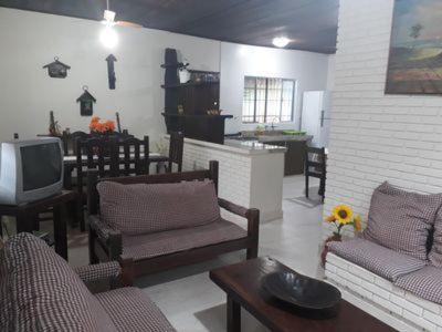 CASA ESPAÇOSA 4 DORMITÓRIOS A 150M DA PRAIA DA MARANDUBA / UBATUBA