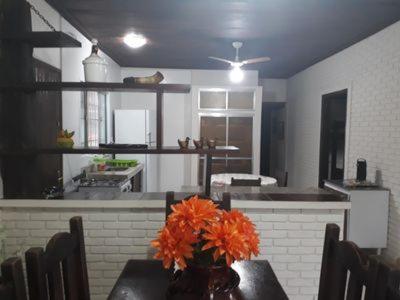 CASA ESPAÇOSA 4 DORMITÓRIOS A 150M DA PRAIA DA MARANDUBA / UBATUBA