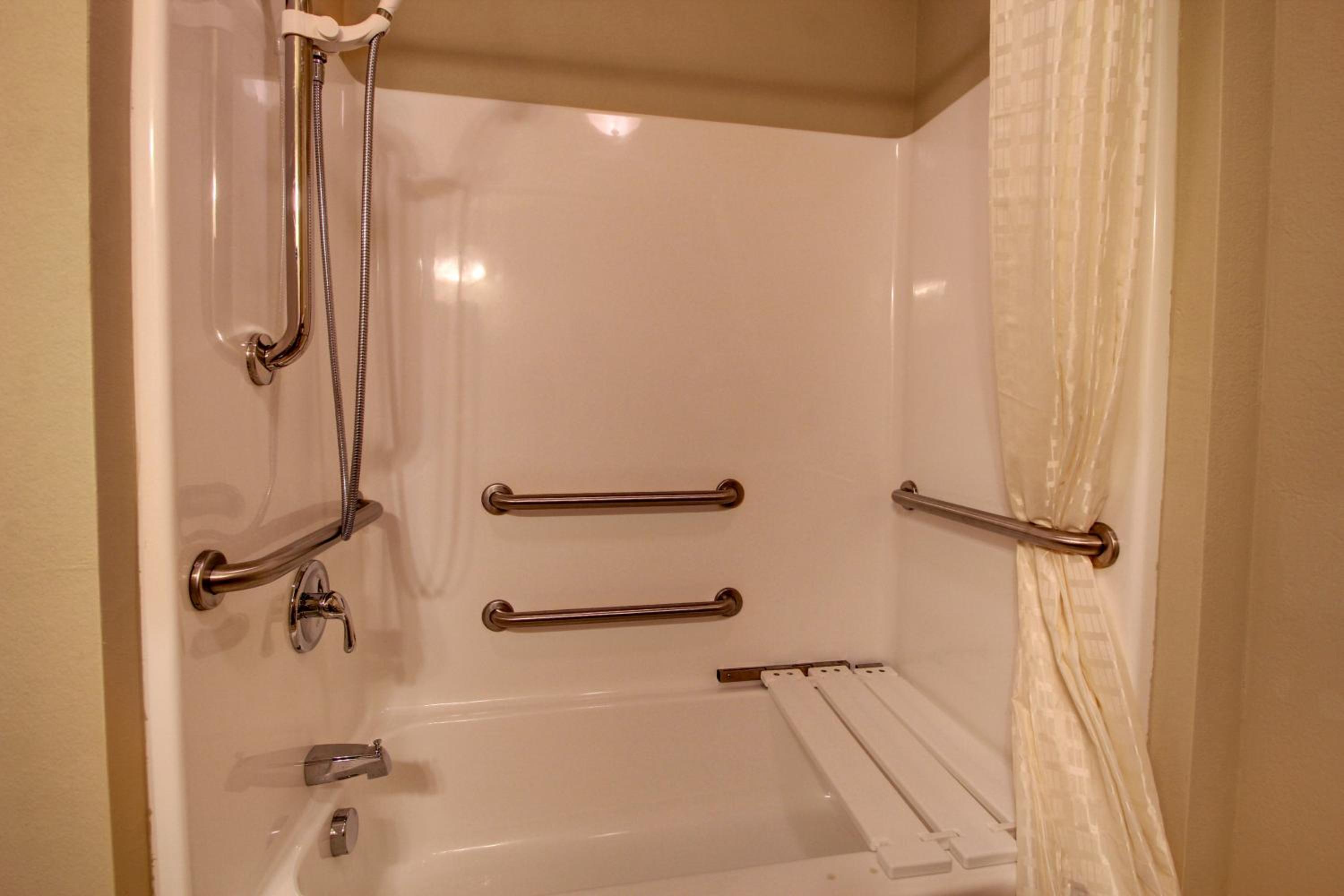 Effingham Vacations - Cobblestone Hotel  Suites - Newton - Property Image 5