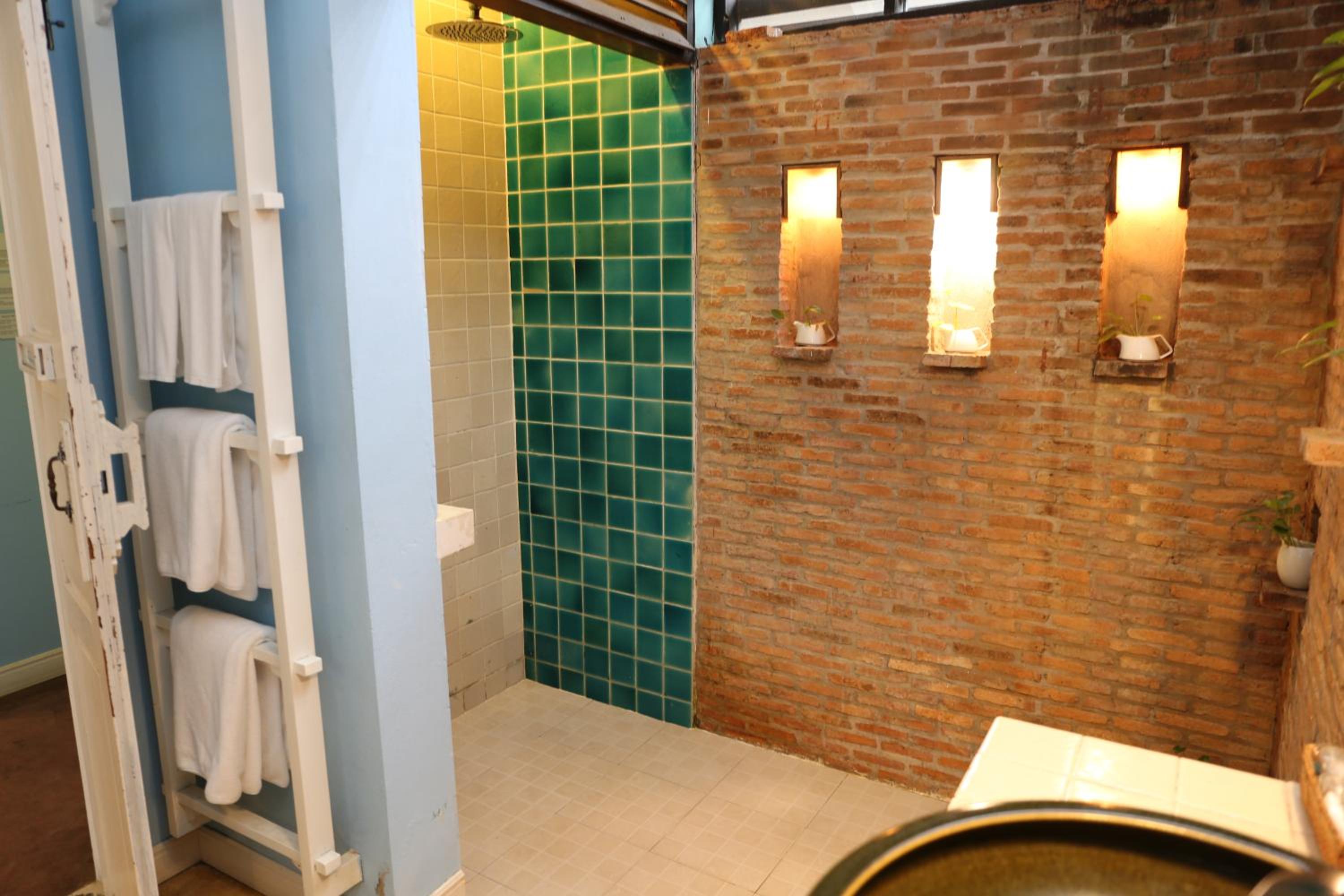 Tharaburi Resort