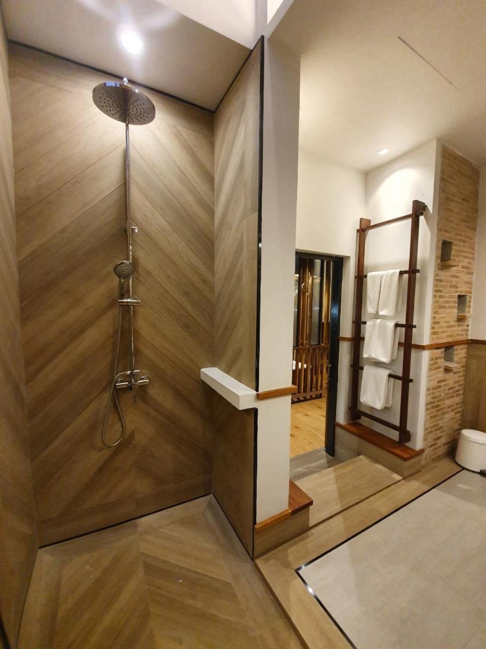 Tharaburi Resort