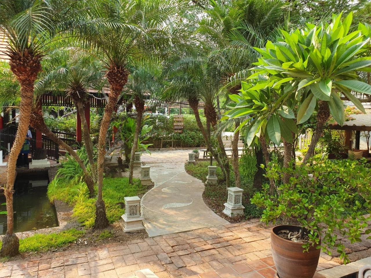 Tharaburi Resort