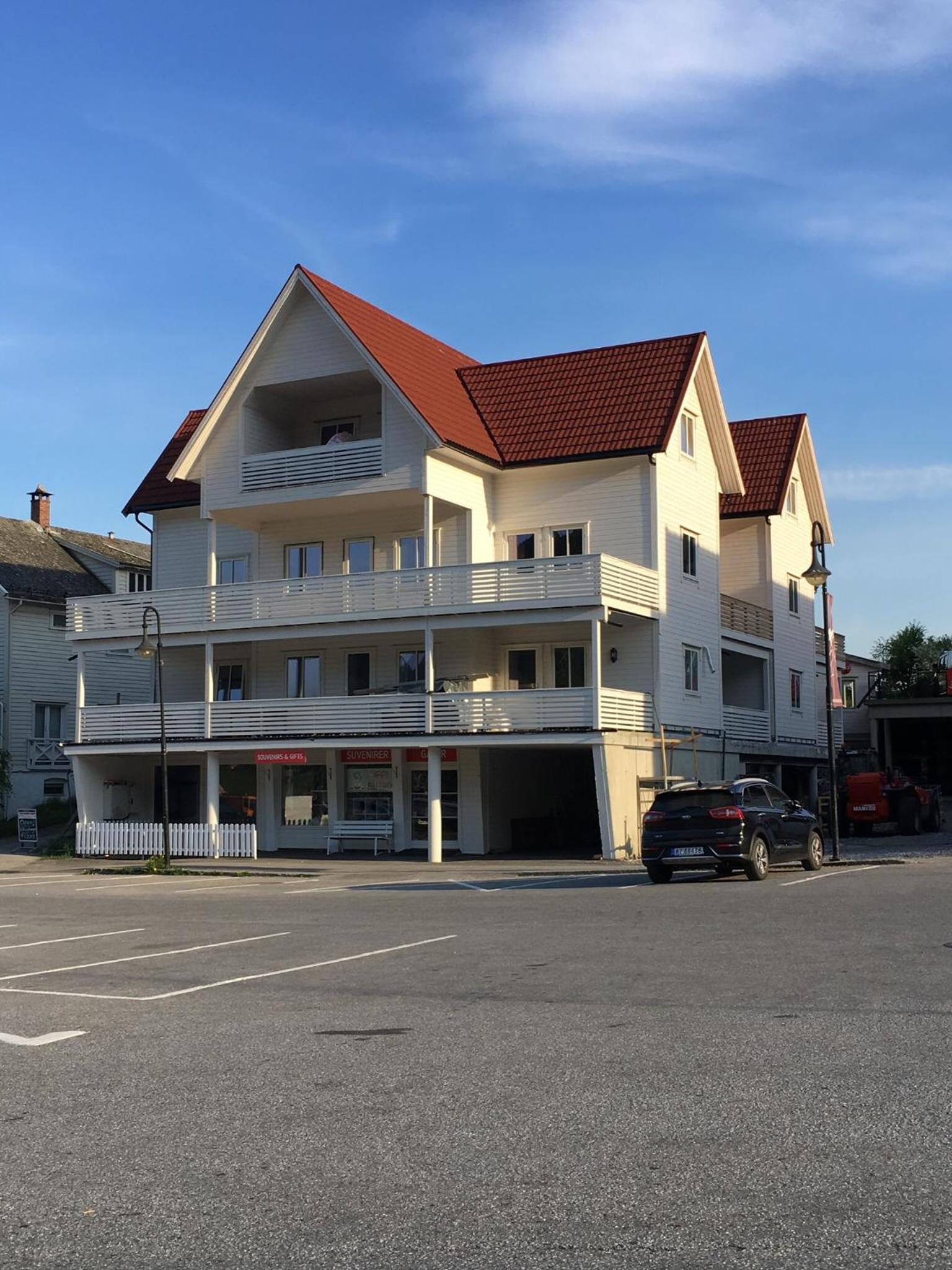 Balestrand Fjordapartments - main view