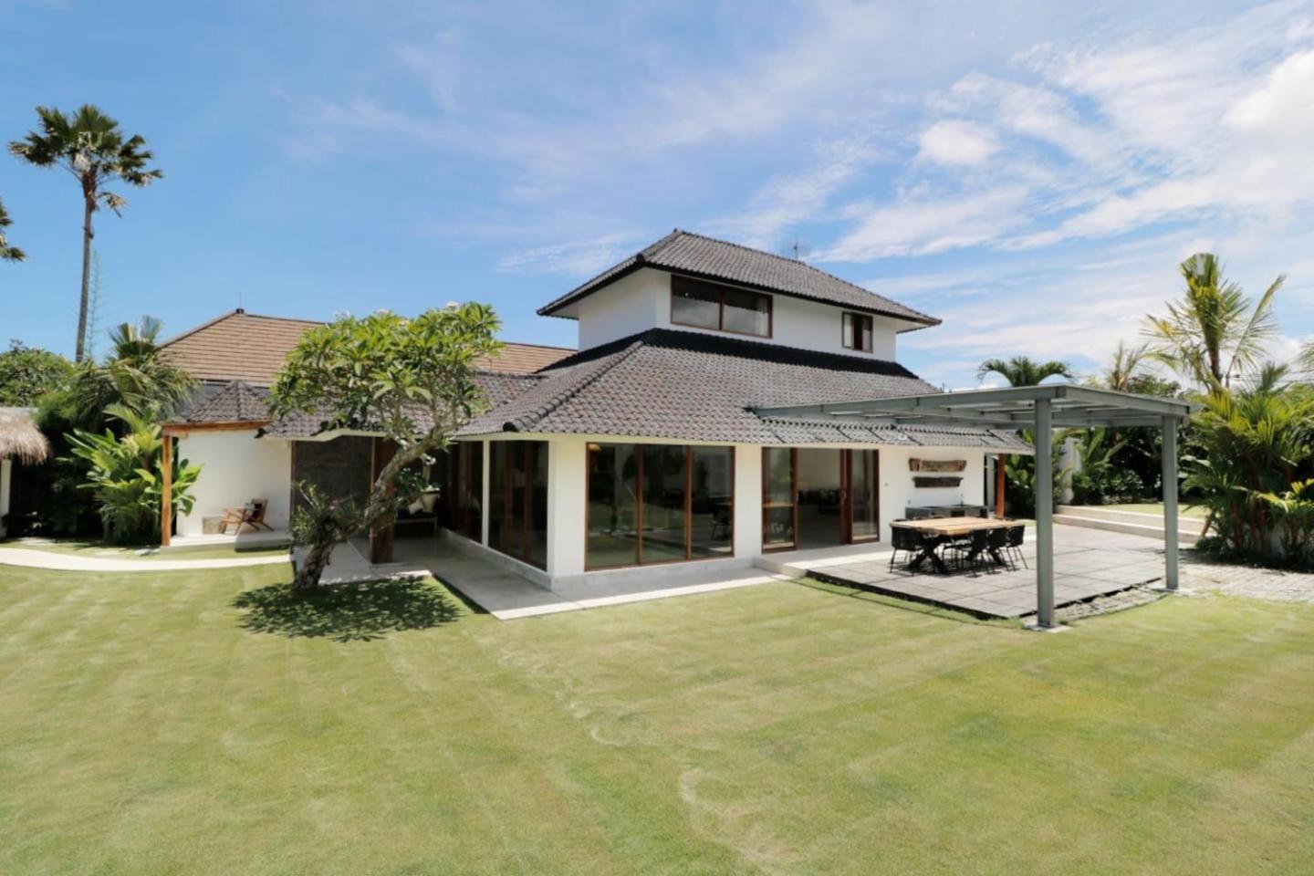 Amazing 3 Bedrooms Villa Canggu-0